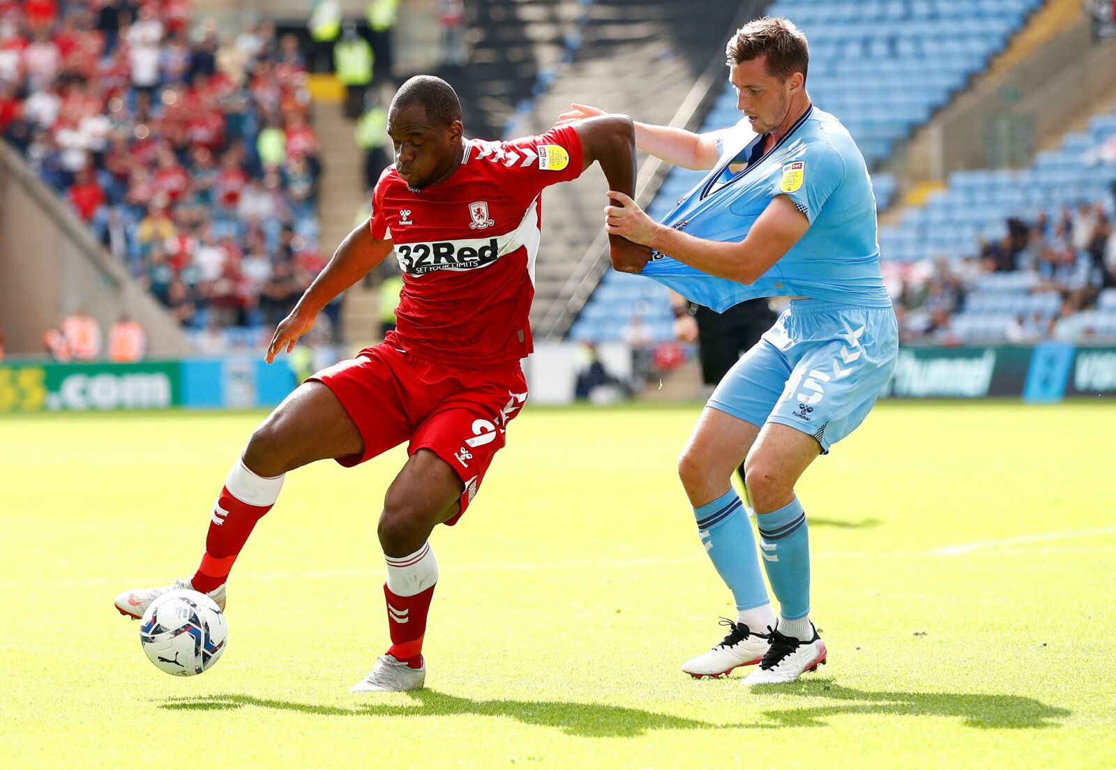 Soccer Football - Championship - Coventry City v Middlesbrough - Coventry Building Society Arena, Coventry, Britain - September 11, 2021  Middlesbrough's Uche Ikpeazu in action with Coventry City's Dominic Hyam   Action Images/Jason Cairnduff  EDITORIAL USE ONLY. No use with unauthorized audio, video, data, fixture lists, club/league logos or 