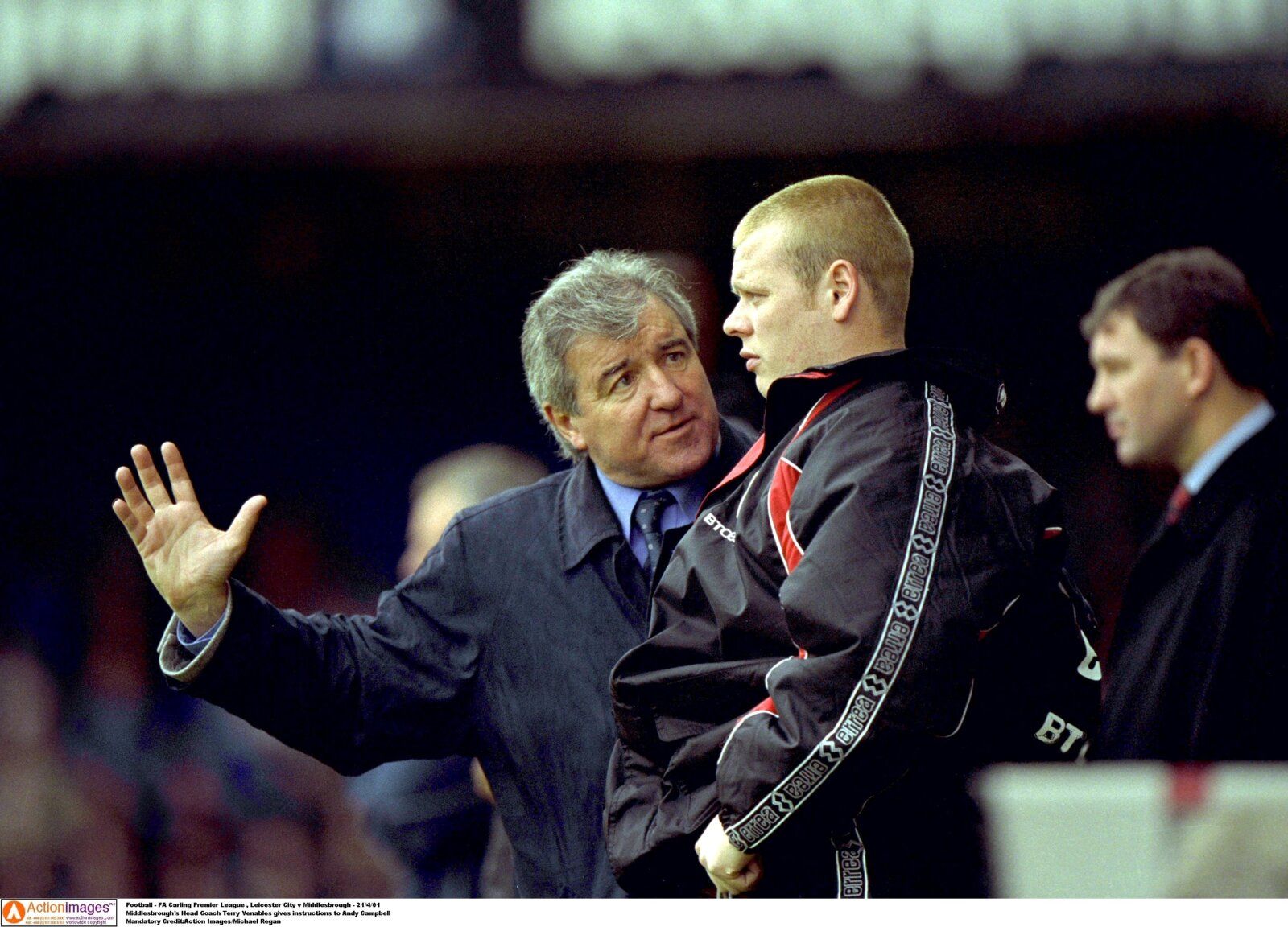 Football - FA Carling Premier League , Leicester City v Middlesbrough - 21/4/01 
Middlesbrough's Head Coach Terry Venables gives instructions to Andy Campbell 
Mandatory Credit:Action Images/Michael Regan
