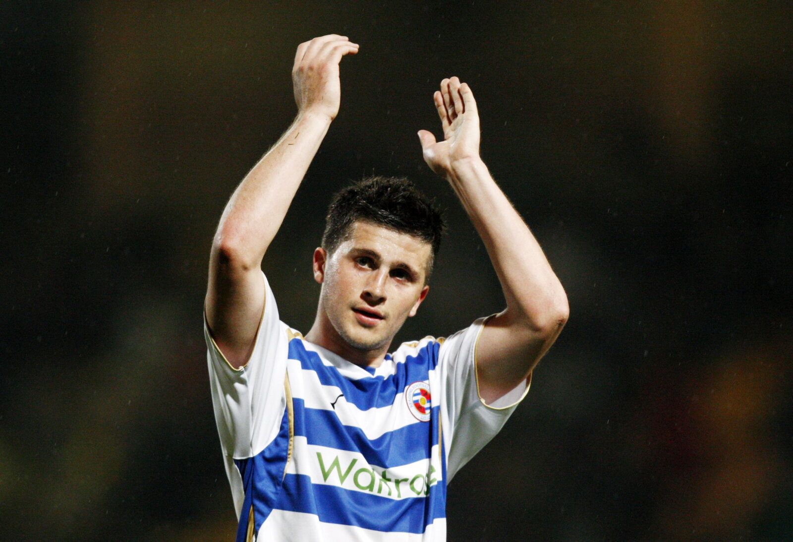 Football - Norwich City v Reading - Coca-Cola Football League Championship - Carrow Road - 08/09 - 27/4/09 
Shane Long - Reading applauds fans at full time 
Mandatory Credit: Action Images / Paul Harding