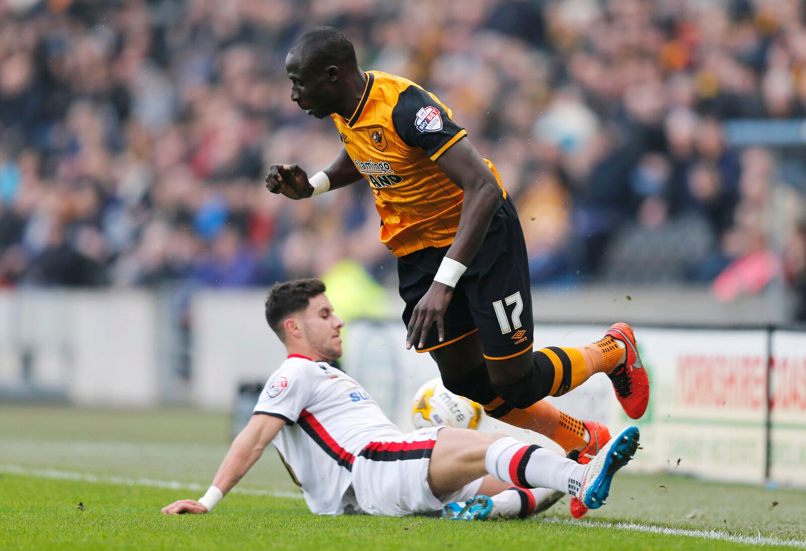 Football Soccer - Hull City v Milton Keynes Dons - Sky Bet Football League Championship - The Kingston Communications Stadium - 12/3/16 
Mohamed Diame of Hull City in action with George Baldock of Milton Keynes Dons  
Mandatory Credit: Action Images / John Clifton 
Livepic 
EDITORIAL USE ONLY. No use with unauthorized audio, video, data, fixture lists, club/league logos or 