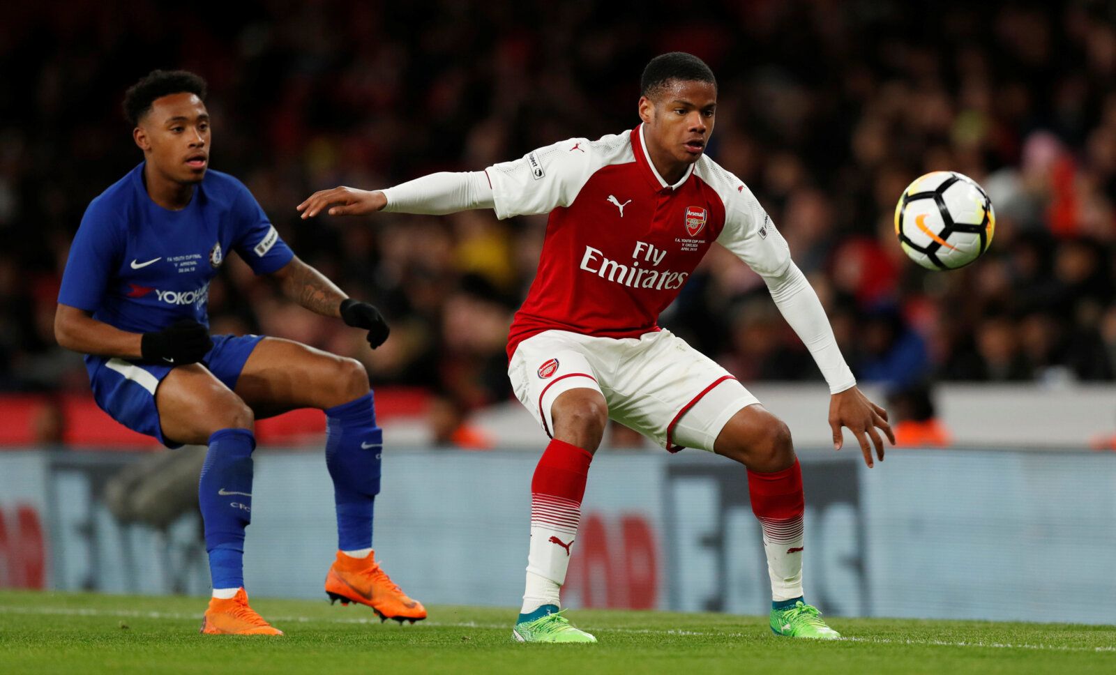 Soccer Football - FA Youth Cup Final Second Leg - Arsenal vs Chelsea - Emirates Stadium, London, Britain - April 30, 2018   Arsenal's Vontae Daley Campbell in action with Chelsea's Juan Castillo   Action Images via Reuters/Peter Cziborra
