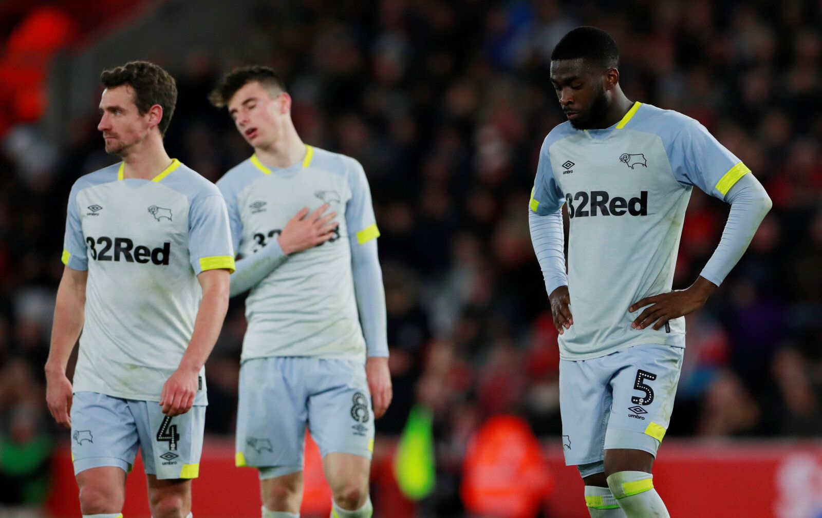 Soccer Football - FA Cup Third Round Replay - Southampton v Derby County - St Mary's Stadium, Southampton, Britain - January 16, 2019  Derby County's Craig Bryson, Mason Mount and Fikayo Tomori look dejected during the match            Action Images via Reuters/Andrew Couldridge