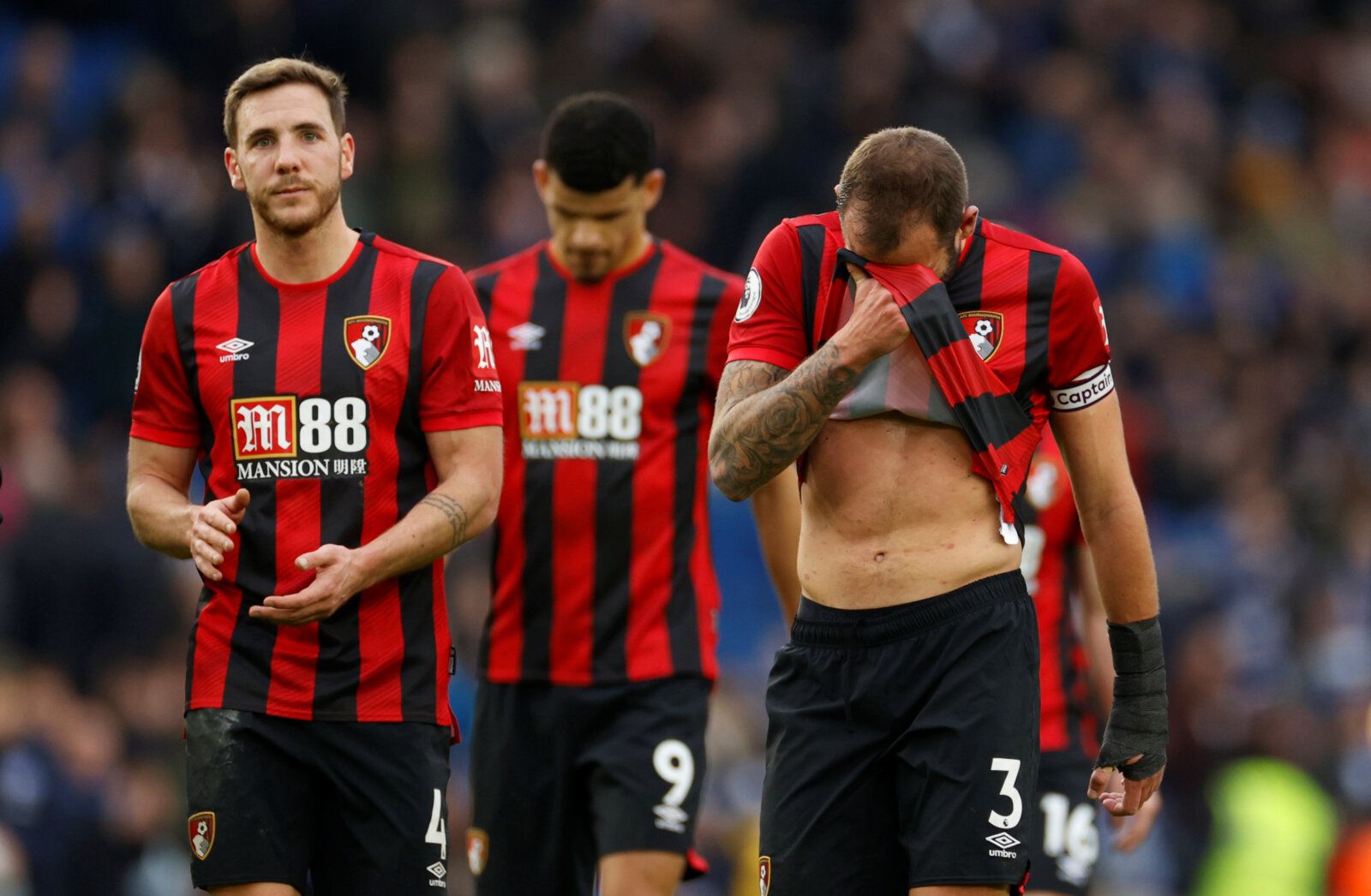 Soccer Football - Premier League - Brighton &amp; Hove Albion v AFC Bournemouth - The American Express Community Stadium, Brighton, Britain - December 28, 2019  Bournemouth's Steve Cook and Dan Gosling react after the match         Action Images via Reuters/John Sibley  EDITORIAL USE ONLY. No use with unauthorized audio, video, data, fixture lists, club/league logos or 