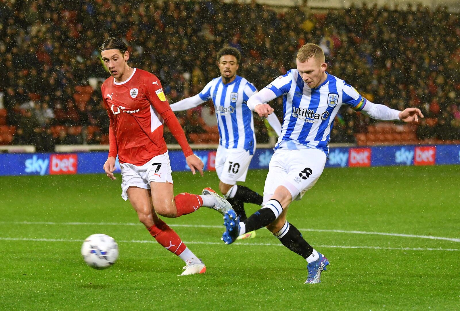Soccer Football - Barnsley v Huddersfield Town - Oakwell, Barnsley, Britain - December 4, 2021  Huddersfield Town's Lewis O'Brien scores their first goal  Action Images/Paul Burrows  EDITORIAL USE ONLY. No use with unauthorized audio, video, data, fixture lists, club/league logos or 