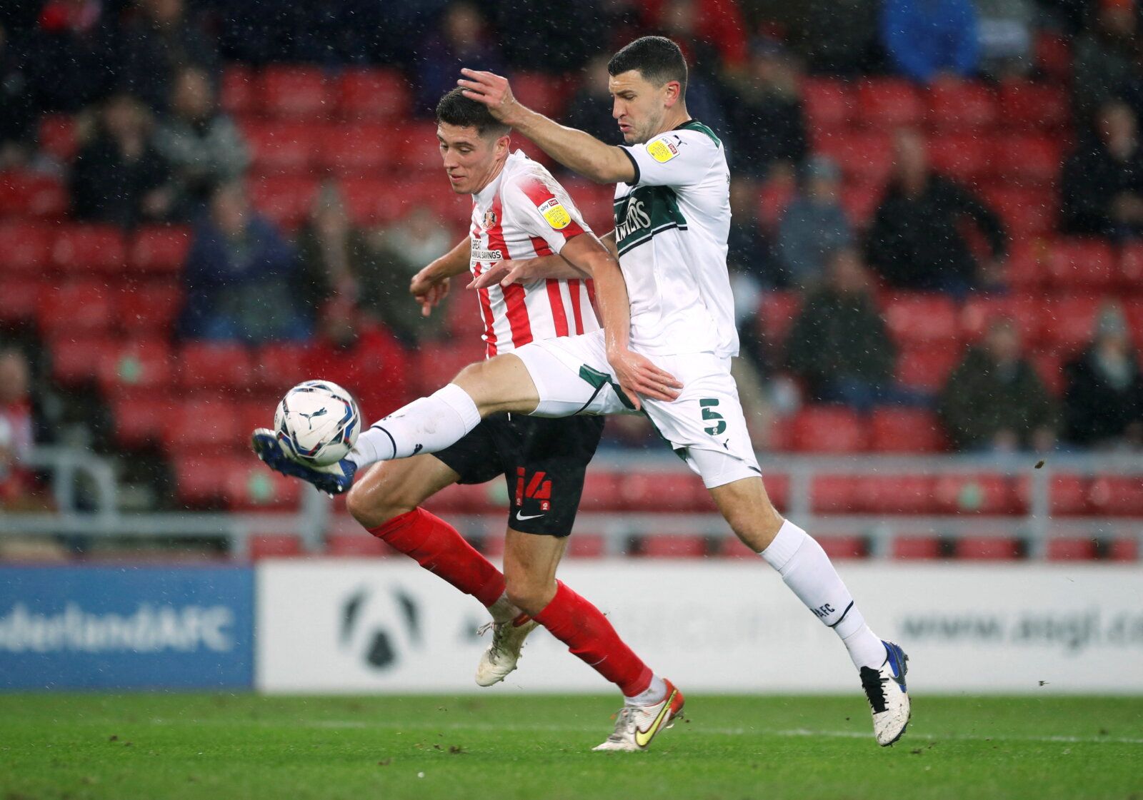 Soccer Football - League One- Sunderland v Plymouth Argyle - Stadium of Light, Sunderland, Britain - December 11, 2021  Sunderland?s Ross Stewart in action with Plymouth?s James Wilson  Action Images/Lee Smith  EDITORIAL USE ONLY. No use with unauthorized audio, video, data, fixture lists, club/league logos or 
