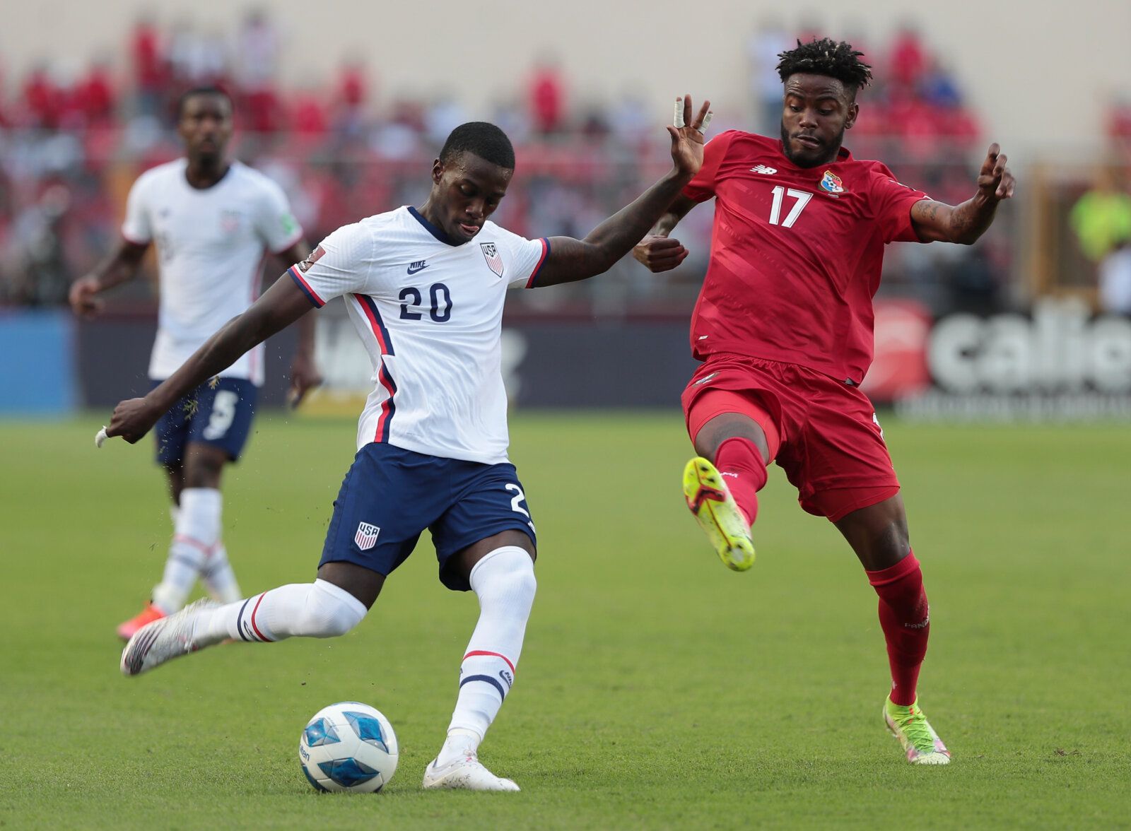 Soccer Football - World Cup - CONCACAF Qualifiers - Panama v United States - Estadio Rommel Fernandez, Panama City, Panama - October 10, 2021 Timothy Weah of the U.S. in action with Panama's Freddy Gondola REUTERS/Erick Marciscano