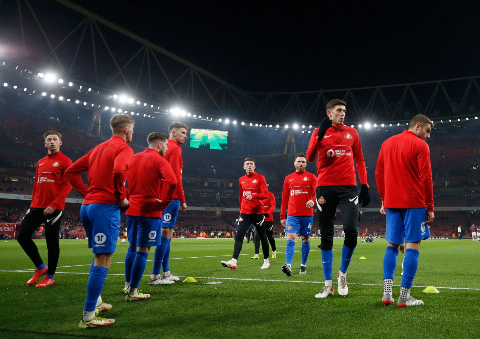 Soccer Football - Carabao Cup - Quarter Final - Arsenal v Sunderland - Emirates Stadium, London, Britain - December 21, 2021 Sunderland's Ross Stewart with teammates during the warm up before the match Action Images via Reuters/Lee Smith EDITORIAL USE ONLY. No use with unauthorized audio, video, data, fixture lists, club/league logos or 'live' services. Online in-match use limited to 75 images, no video emulation. No use in betting, games or single club /league/player publications.  Please conta