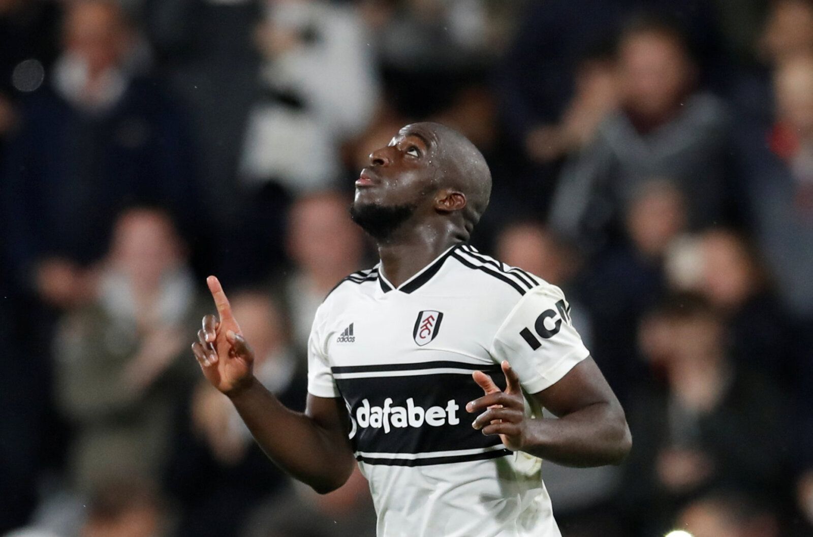 Soccer Football - Premier League - Fulham v Leicester City - Craven Cottage, London, Britain - December 5, 2018  Fulham's Aboubakar Kamara celebrates scoring their first goal   REUTERS/David Klein  EDITORIAL USE ONLY. No use with unauthorized audio, video, data, fixture lists, club/league logos or 