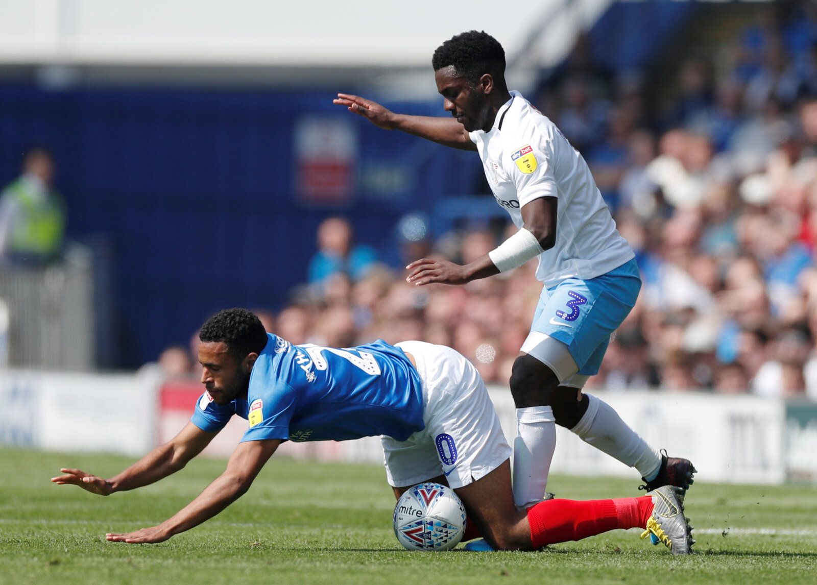 Soccer Football - League One - Portsmouth v Coventry City - Fratton Park, Portsmouth, Britain - April 22, 2019   Coventry's Brandon Mason in action with Portsmouth's Nathan Thompson   Action Images/Paul Childs    EDITORIAL USE ONLY. No use with unauthorized audio, video, data, fixture lists, club/league logos or 