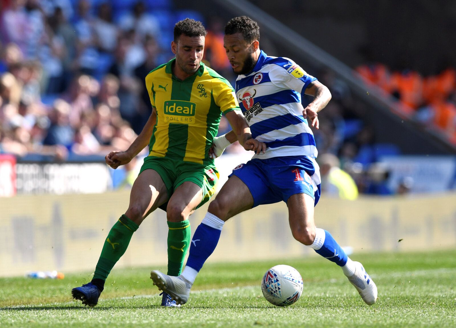 Soccer Football - Championship - Reading v West Bromwich Albion - Madejski Stadium, Reading, Britain - April 22, 2019  Reading's Lewis Baker in action with WBA's Hal Robson-Kanu  Action Images/Tony O'Brien  EDITORIAL USE ONLY. No use with unauthorized audio, video, data, fixture lists, club/league logos or 