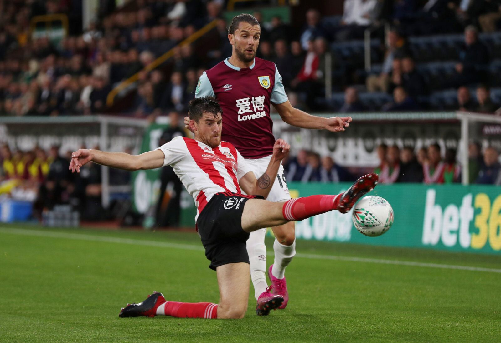 Soccer Football - Carabao Cup Second Round - Burnley v Sunderland - Turf Moor, Burnley, Britain - August 28, 2019  Burnley's Jay Rodriguez in action with Sunderland's Jack Baldwin   Action Images via Reuters/Lee Smith  EDITORIAL USE ONLY. No use with unauthorized audio, video, data, fixture lists, club/league logos or 