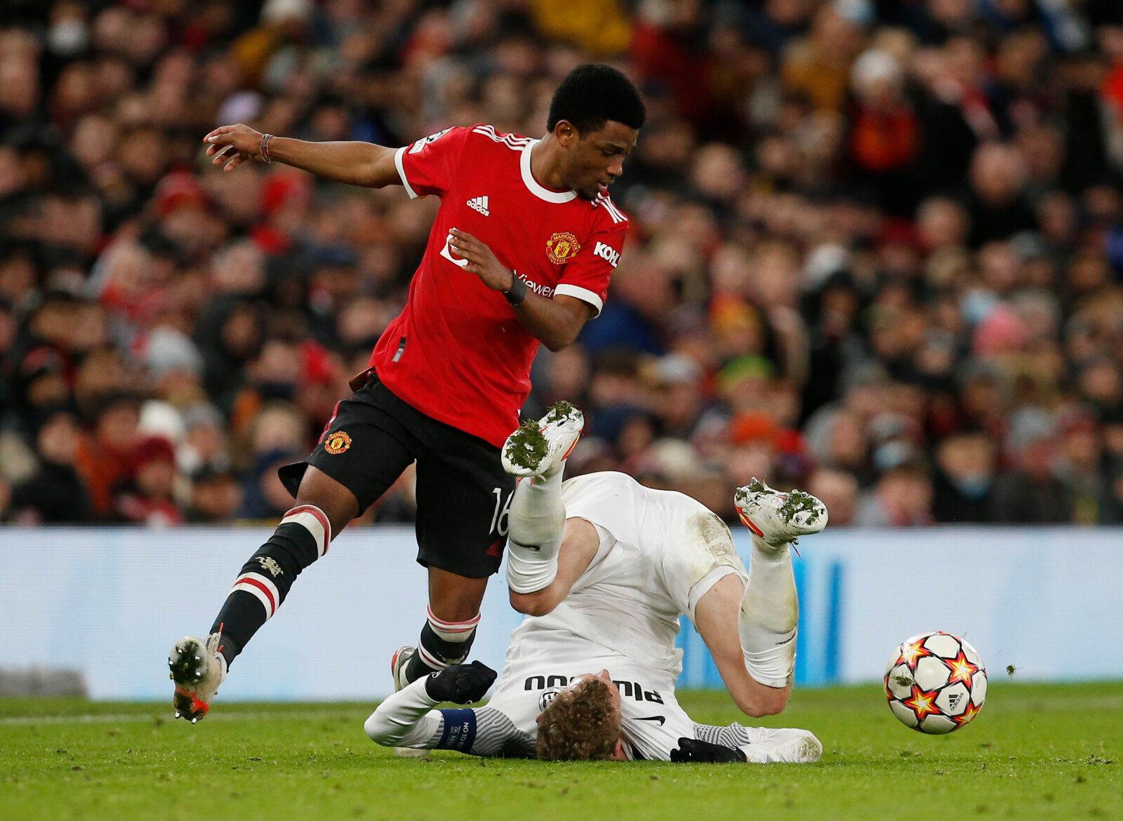 Soccer Football - Champions League - Group F - Manchester United v Young Boys - Old Trafford, Manchester, Britain - December 8, 2021 Manchester United's Amad Diallo in action with Young Boys' Fabian Lustenberger REUTERS/Craig Brough