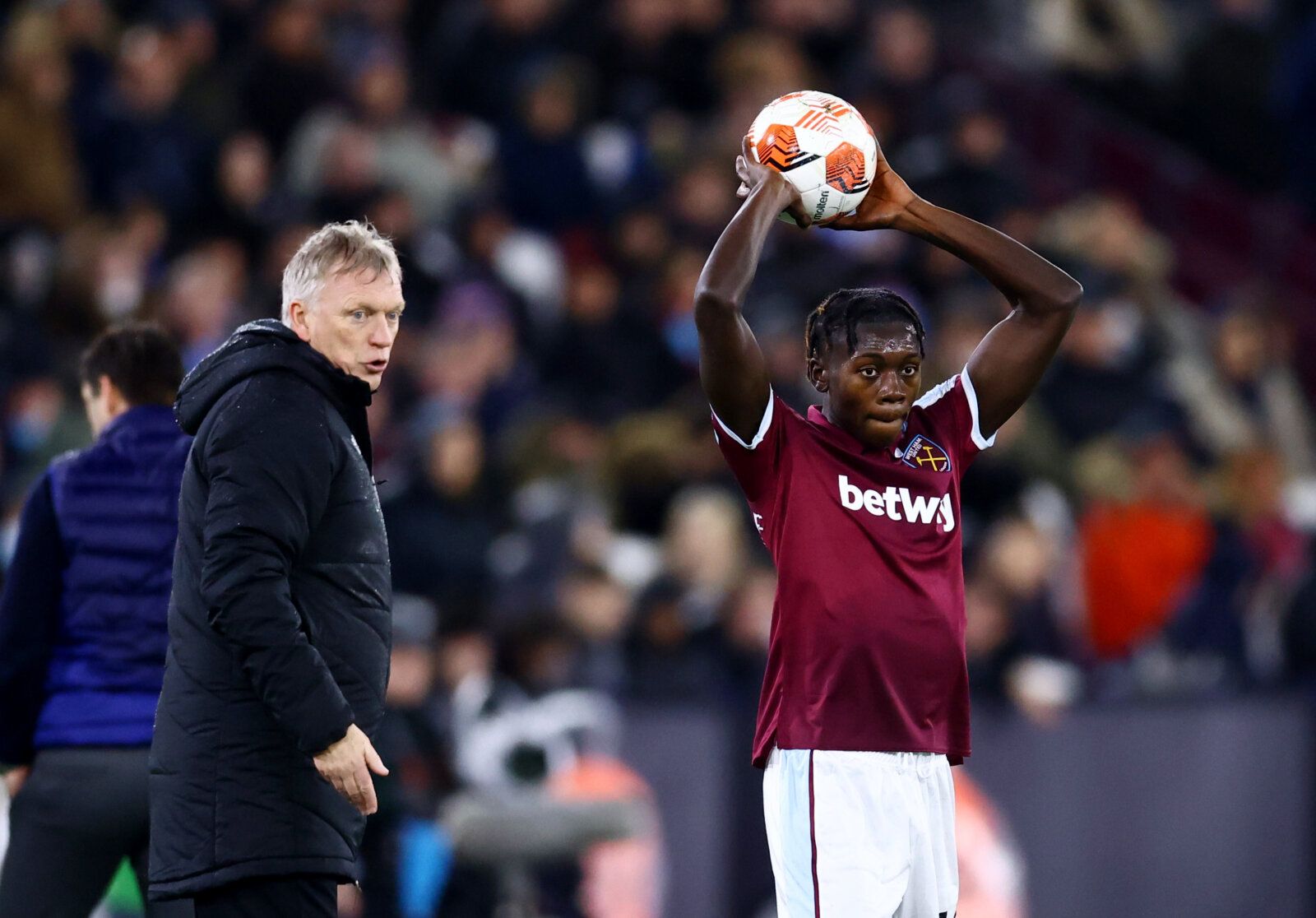 Soccer Football - Europa League - Group H - West Ham United v Dinamo Zagreb - London Stadium, London, Britain - December 9, 2021  West Ham United manager David Moyes looks on as Manny Longelo prepares to take a throw in REUTERS/David Klein