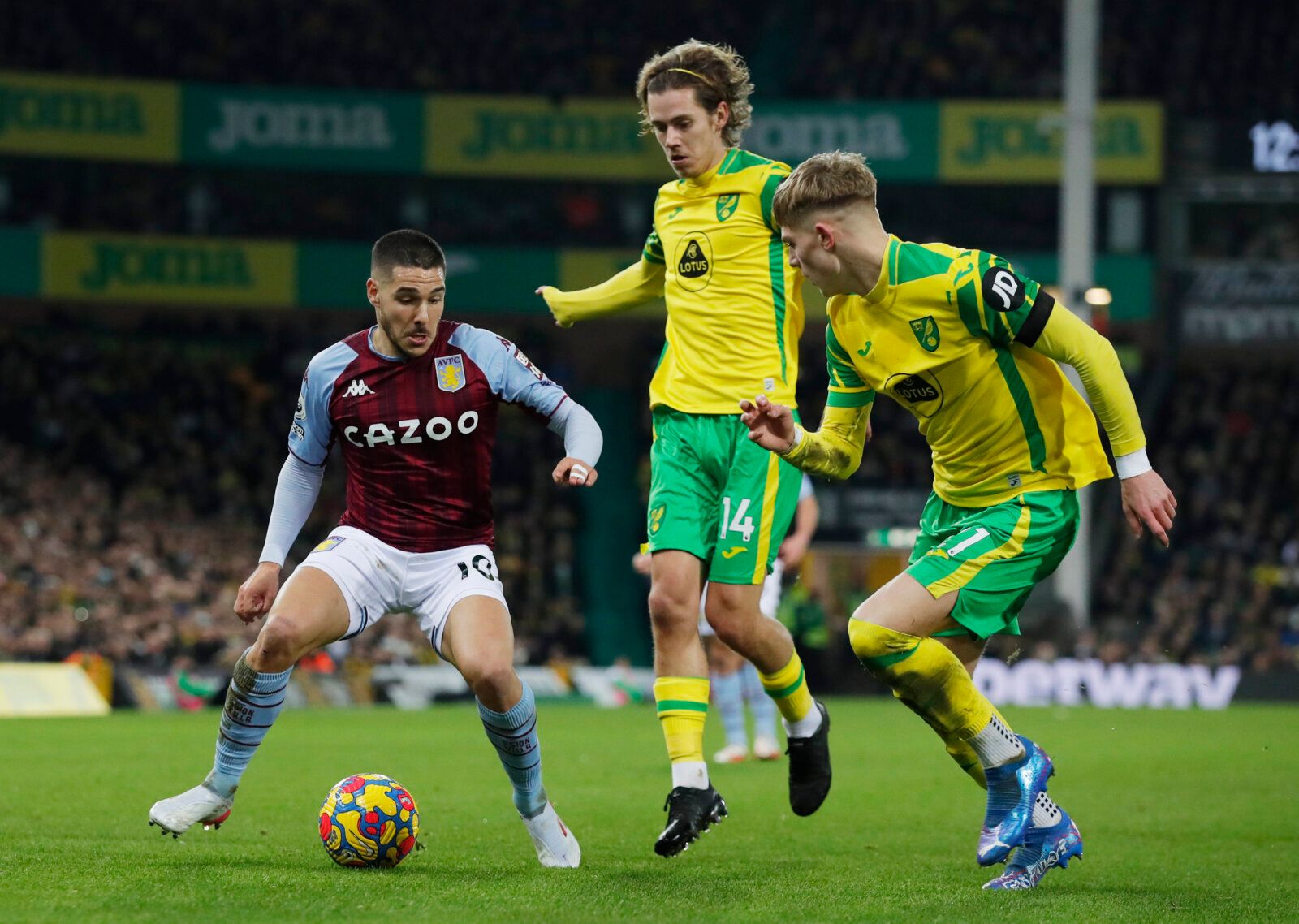 Soccer Football - Premier League - Norwich City v Aston Villa - Carrow Road, Norwich, Britain - December 14, 2021 Norwich City's Brandon Williams and Todd Cantwell in action with Aston Villa's Emiliano Buendia Action Images via Reuters/Andrew Couldridge EDITORIAL USE ONLY. No use with unauthorized audio, video, data, fixture lists, club/league logos or 'live' services. Online in-match use limited to 75 images, no video emulation. No use in betting, games or single club /league/player publication