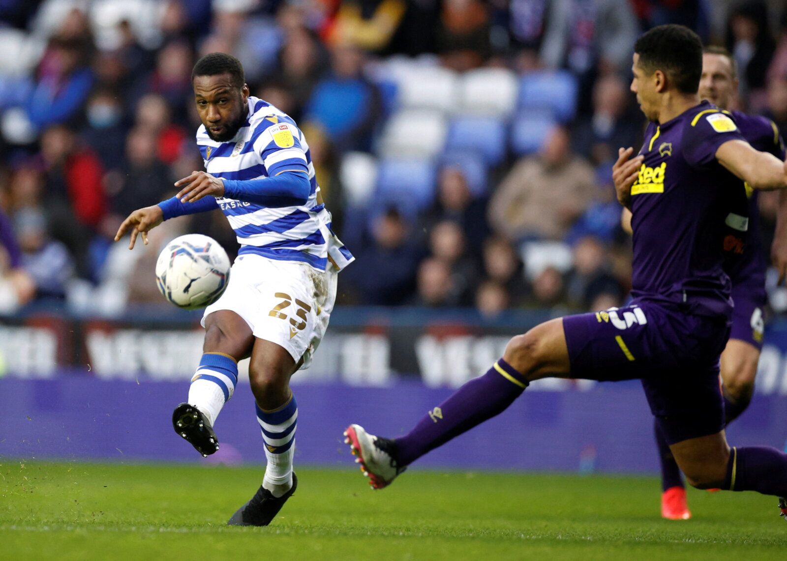 Soccer Football - Championship - Reading v Derby County - Madejski Stadium, Reading, Britain - January 3, 2022 Reading's Junior Hoilett scores their first goal Action Images/John Sibley??EDITORIAL USE ONLY. No use with unauthorized audio, video, data, fixture lists, club/league logos or 