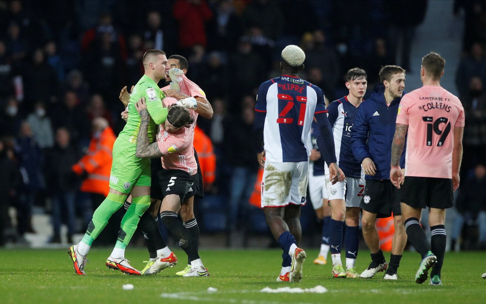 Soccer Football - Championship - West Bromwich Albion v Cardiff City - The Hawthorns, West Bromwich, Britain - January 2, 2022 West Brom's Sam Johnstone and Cardiff City's Aden Flint clash at full time before both being sent off Action Images/Paul Childs  EDITORIAL USE ONLY. No use with unauthorized audio, video, data, fixture lists, club/league logos or 