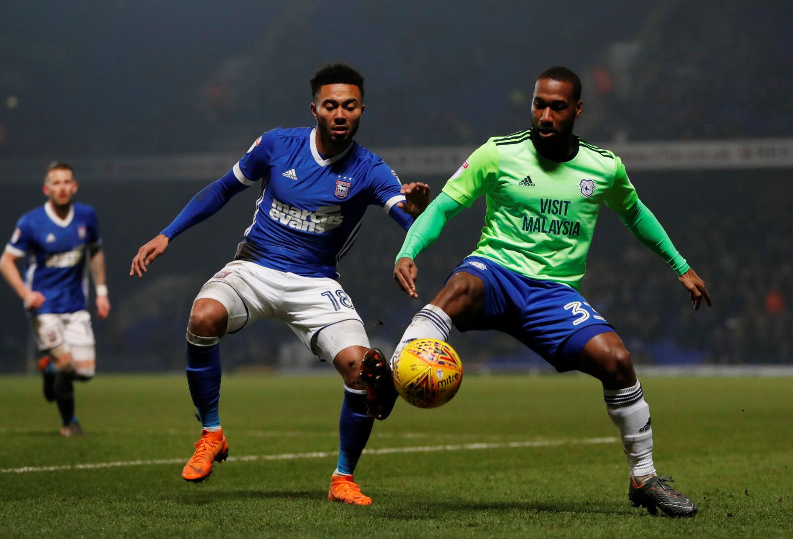 Soccer Football - Championship - Ipswich Town vs Cardiff City - Portman Road, Ipswich, Britain - February 21, 2018   Cardiff City's Junior Hoilett in action with Ipswich Town's Grant Ward      Action Images/Paul Childs    EDITORIAL USE ONLY. No use with unauthorized audio, video, data, fixture lists, club/league logos or "live" services. Online in-match use limited to 75 images, no video emulation. No use in betting, games or single club/league/player publications. Please contact your account re