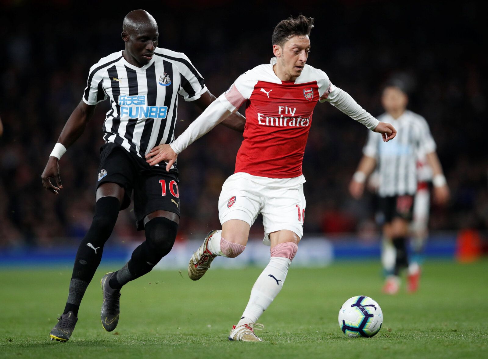 Soccer Football - Premier League - Arsenal v Newcastle United - Emirates Stadium, London, Britain - April 1, 2019  Arsenal's Mesut Ozil in action with Newcastle United's Mohamed Diame   REUTERS/David Klein  EDITORIAL USE ONLY. No use with unauthorized audio, video, data, fixture lists, club/league logos or 