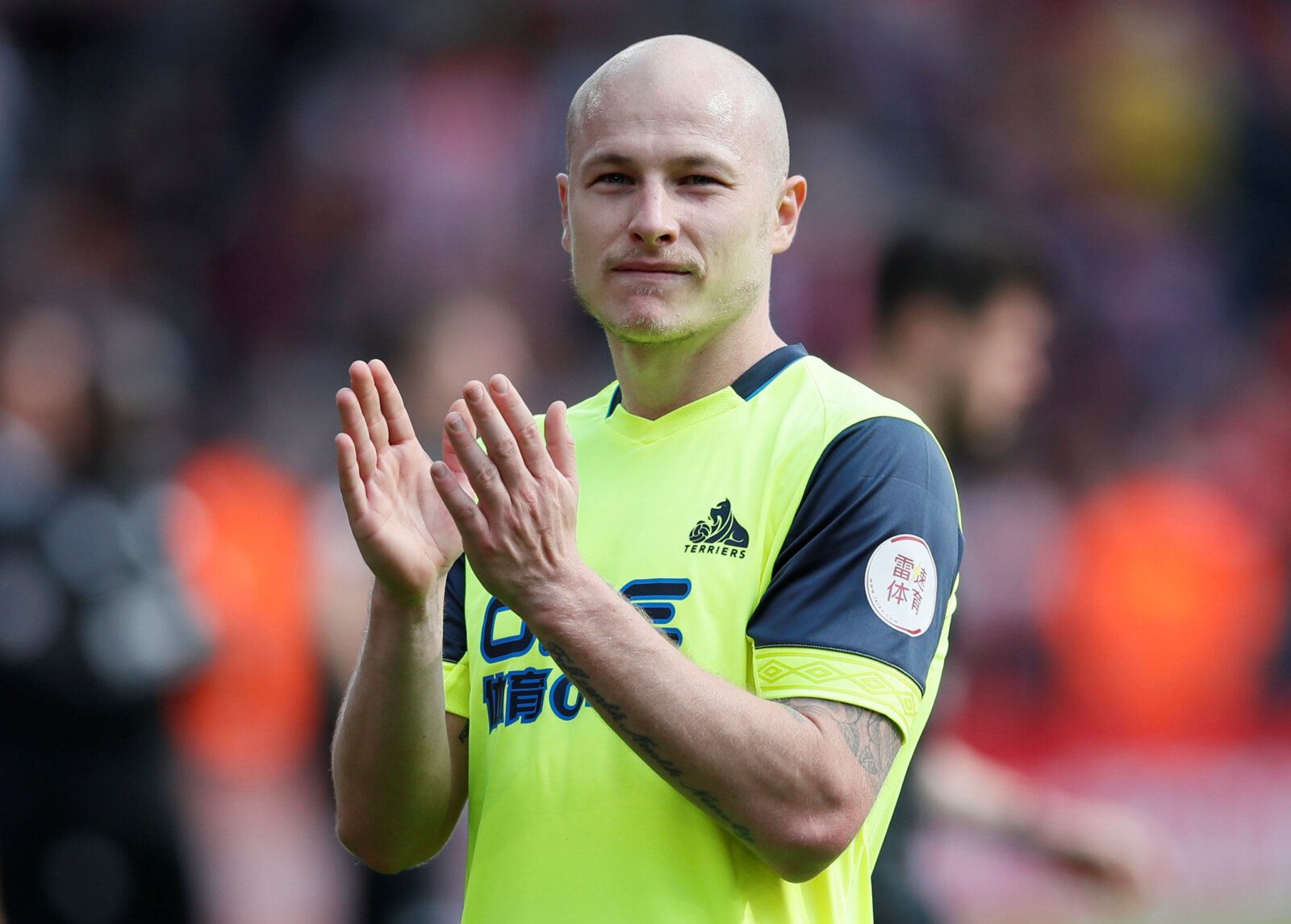 Soccer Football - Premier League - Southampton v Huddersfield Town - St Mary's Stadium, Southampton, Britain - May 12, 2019  Huddersfield Town's Aaron Mooy applauds fans after the match   REUTERS/David Klein  EDITORIAL USE ONLY. No use with unauthorized audio, video, data, fixture lists, club/league logos or 