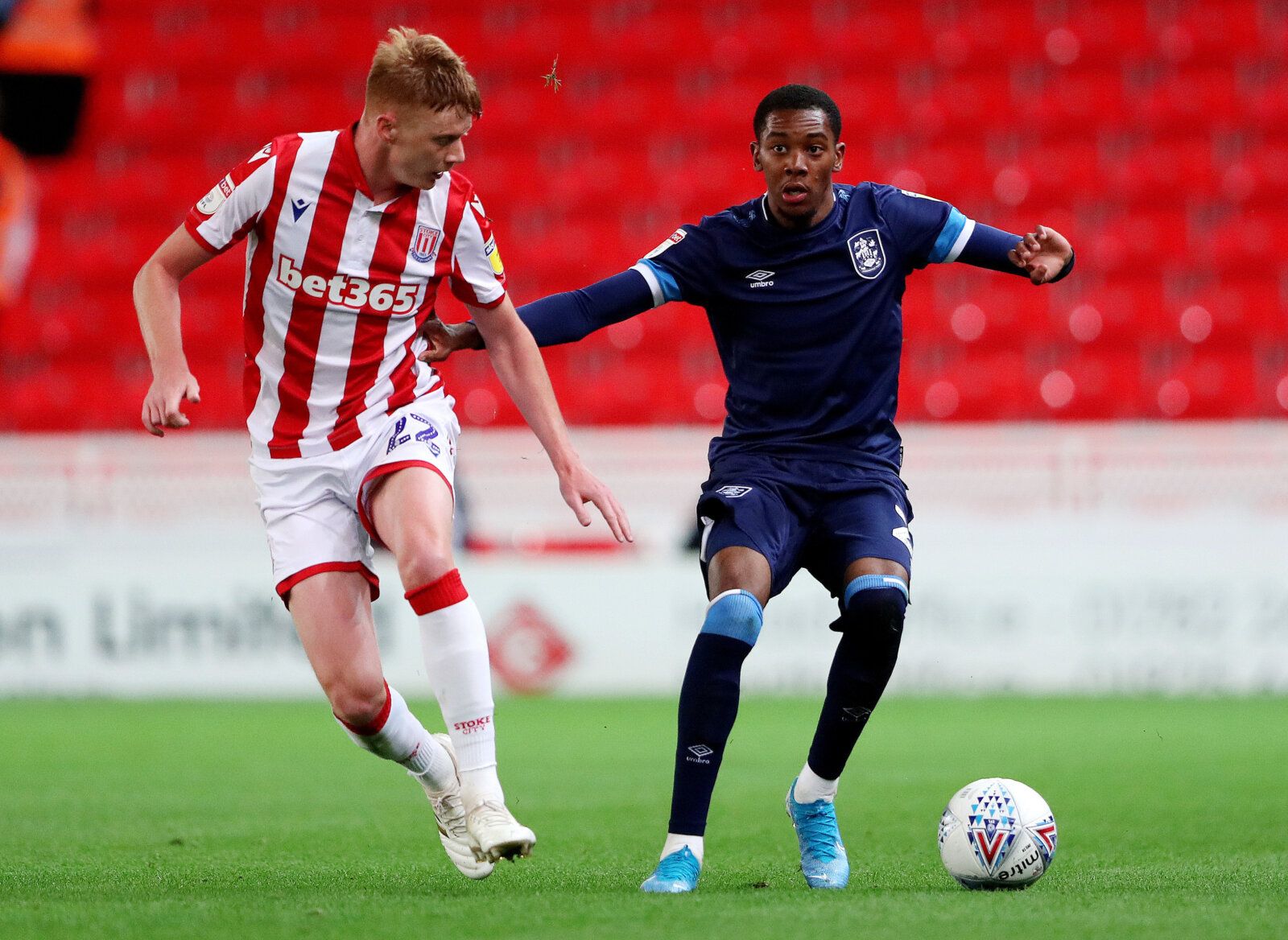 Soccer Football - Championship - Stoke City v Huddersfield Town - bet365 Stadium, Stoke-on-Trent, Britain - October 1, 2019   Stoke City's Sam Clucas in action with Huddersfield Town's Jaden Brown   Action Images/Molly Darlington    EDITORIAL USE ONLY. No use with unauthorized audio, video, data, fixture lists, club/league logos or 