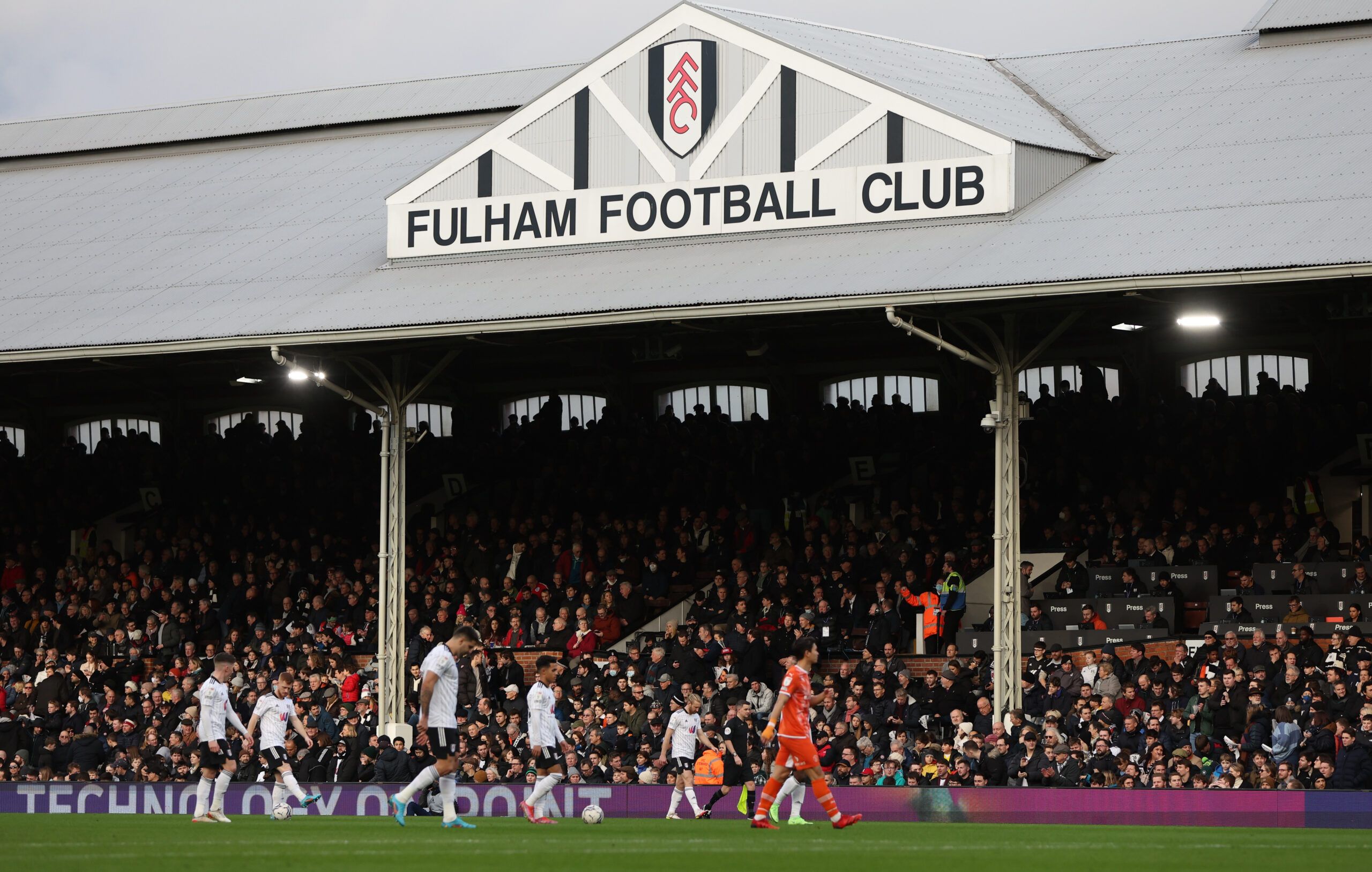 Soccer Football - Championship - Fulham v Blackpool - Craven Cottage, London, Britain - January 29, 2022 General view as play is stopped due to a medical emergency in the stands Action Images/Paul Childs EDITORIAL USE ONLY. No use with unauthorized audio, video, data, fixture lists, club/league logos or 'live' services. Online in-match use limited to 75 images, no video emulation. No use in betting, games or single club /league/player publications.  Please contact your account representative for
