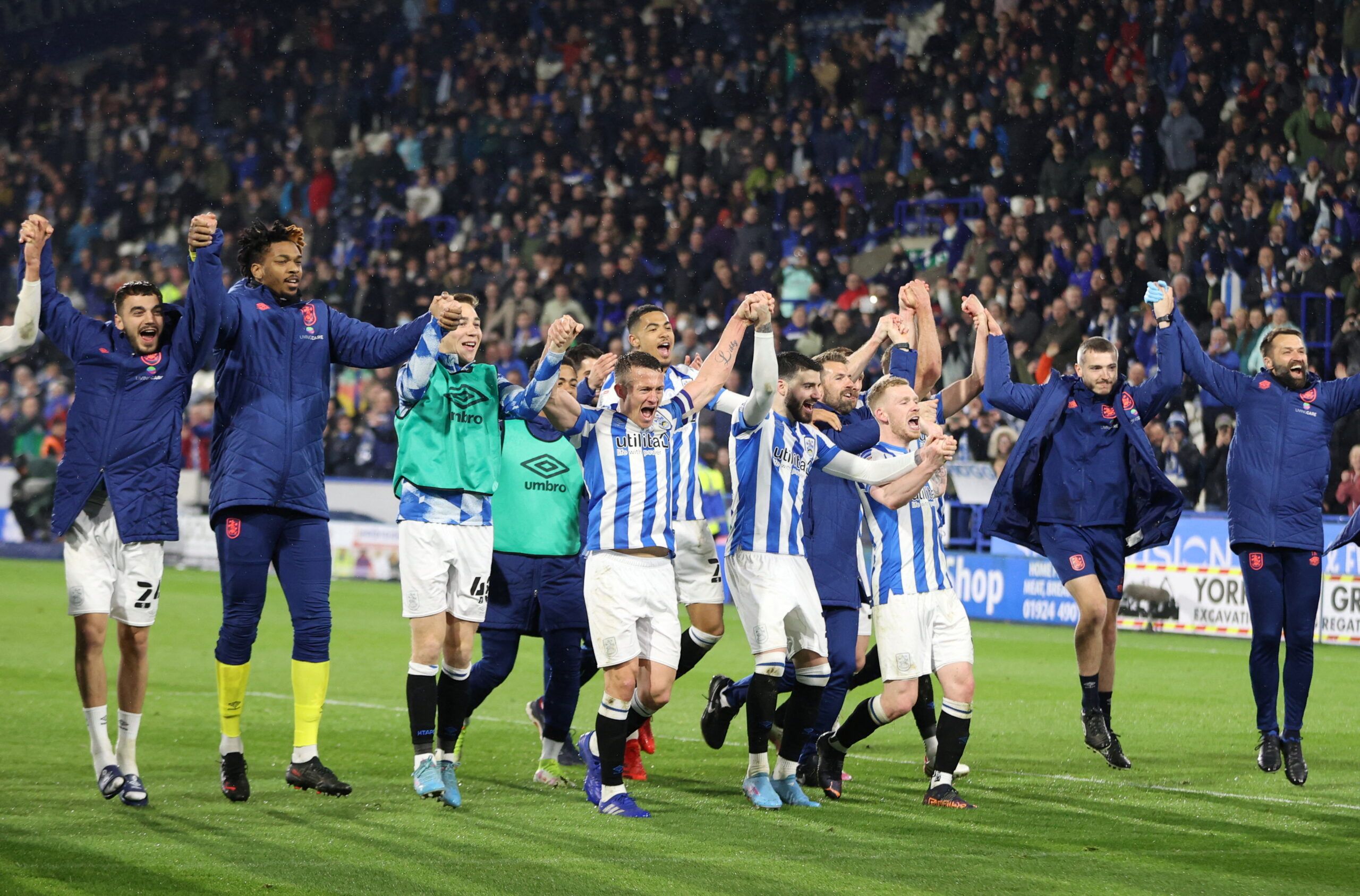 Soccer Football - Championship - Huddersfield Town v Luton Town - John Smith's Stadium, Huddersfield, Britain - April 11, 2022  Huddersfield Town players celebrate after the match   Action Images/Molly Darlington  EDITORIAL USE ONLY. No use with unauthorized audio, video, data, fixture lists, club/league logos or 