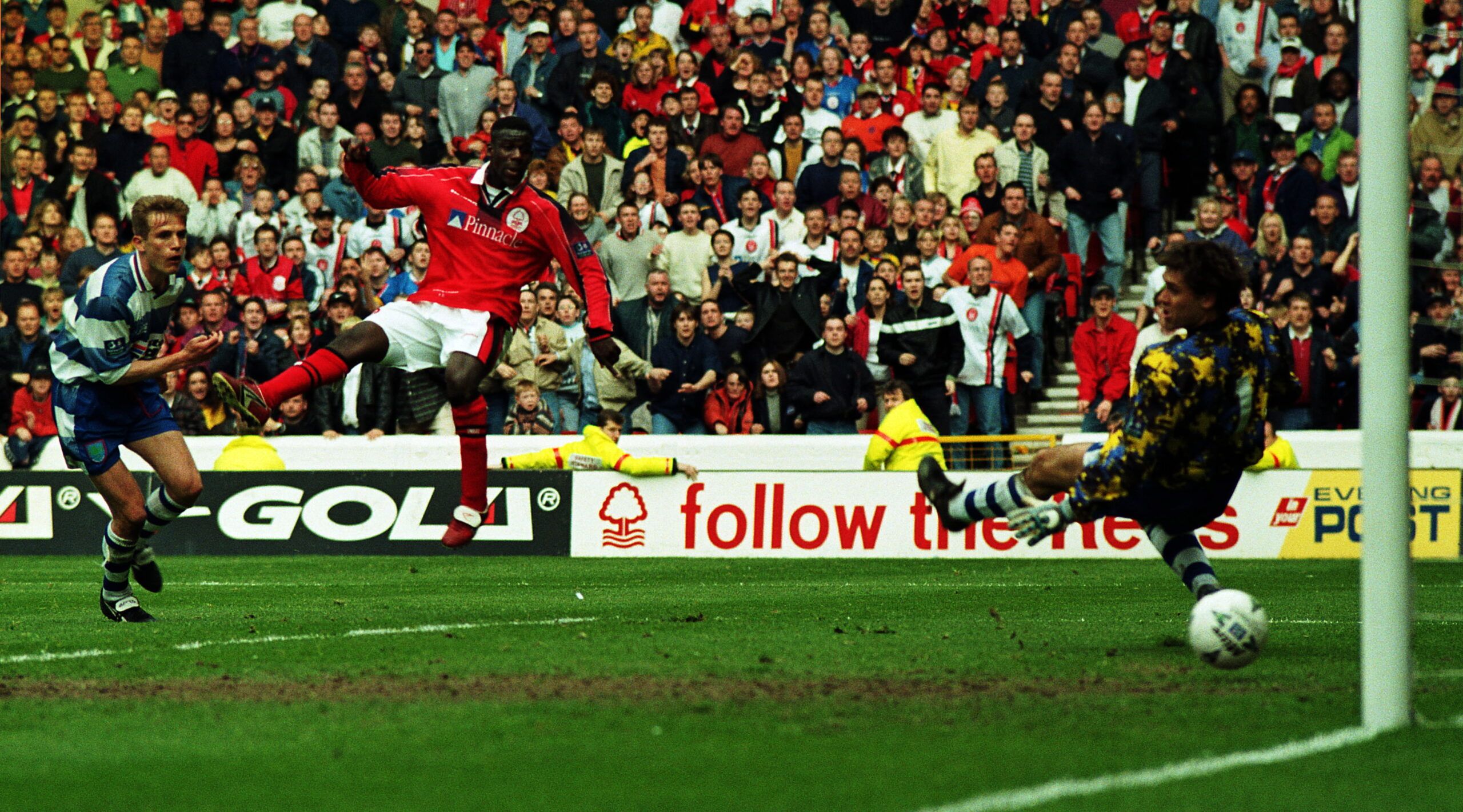 Football - Nottingham Forest v Reading - 97/98 - Division One - The City Ground - 26/4/98 
Chris Bart Williams - Nottingham Forest scores 
Mandatory Credit: Action Images