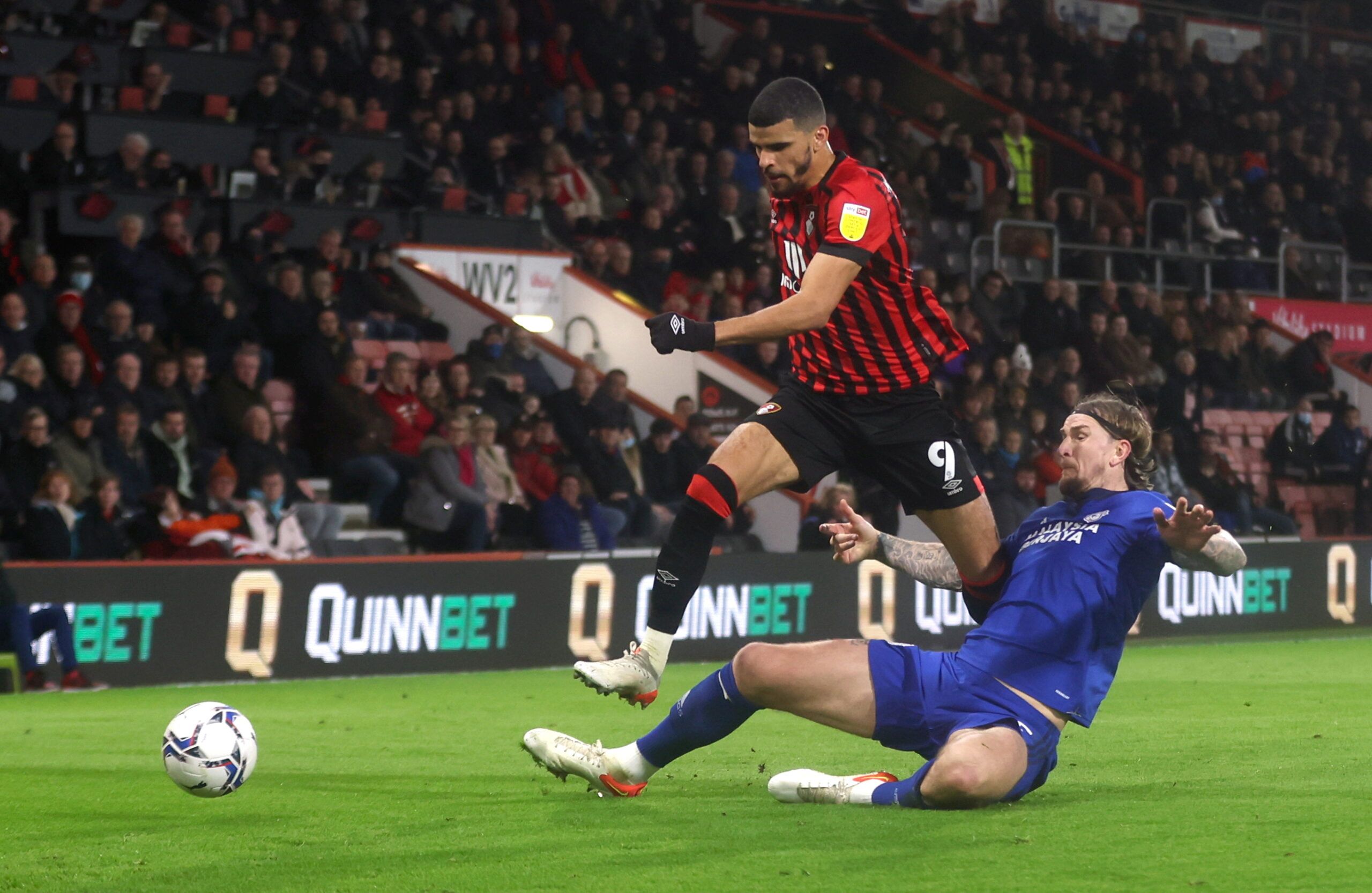 Soccer Football - Championship - AFC Bournemouth v Cardiff City - Vitality Stadium, Bournemouth, Britain - December 30, 2021  AFC Bournemouth's Dominic Solanke in action with Cardiff City's Aden Flint   Action Images/Matthew Childs  EDITORIAL USE ONLY. No use with unauthorized audio, video, data, fixture lists, club/league logos or 