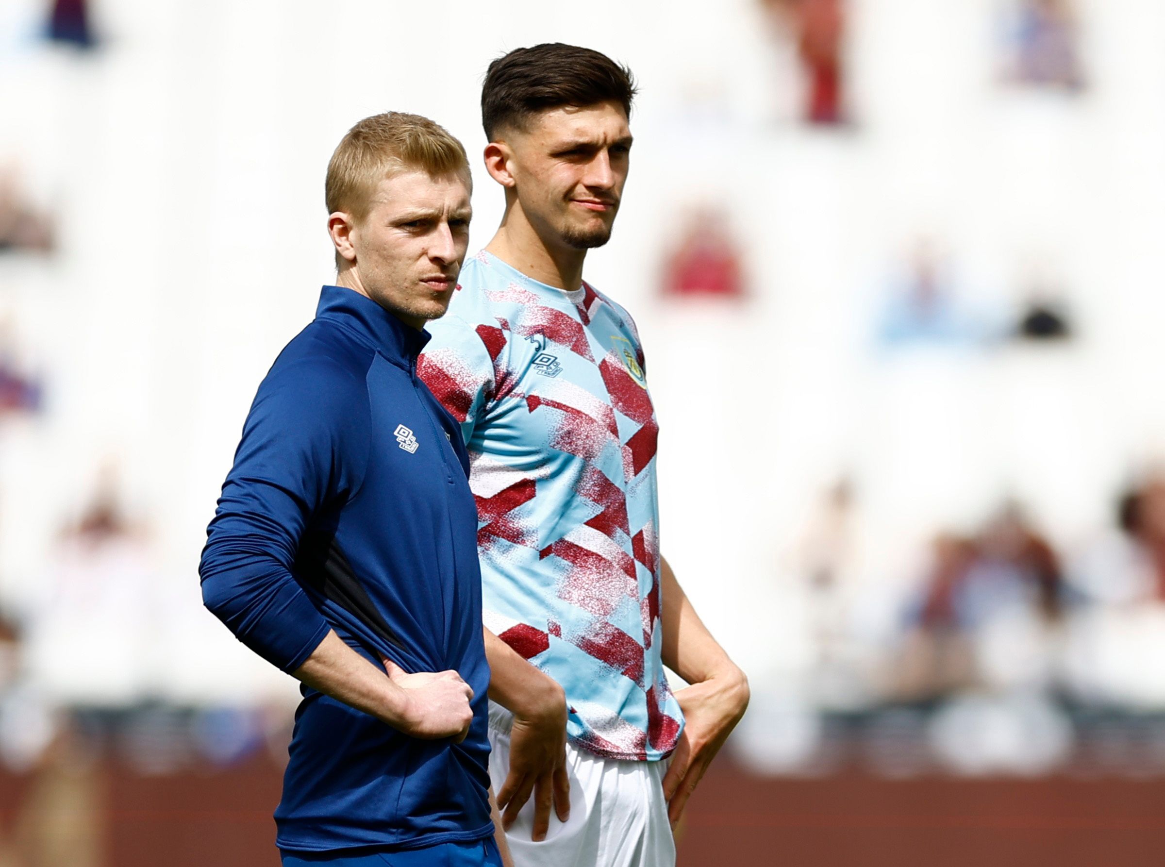 Soccer Football - Premier League - West Ham United v Burnley - London Stadium, London, Britain - April 17, 2022 Burnley's Ben Mee during the warm up before the match Action Images via Reuters/Andrew Boyers EDITORIAL USE ONLY. No use with unauthorized audio, video, data, fixture lists, club/league logos or 'live' services. Online in-match use limited to 75 images, no video emulation. No use in betting, games or single club /league/player publications.  Please contact your account representative f