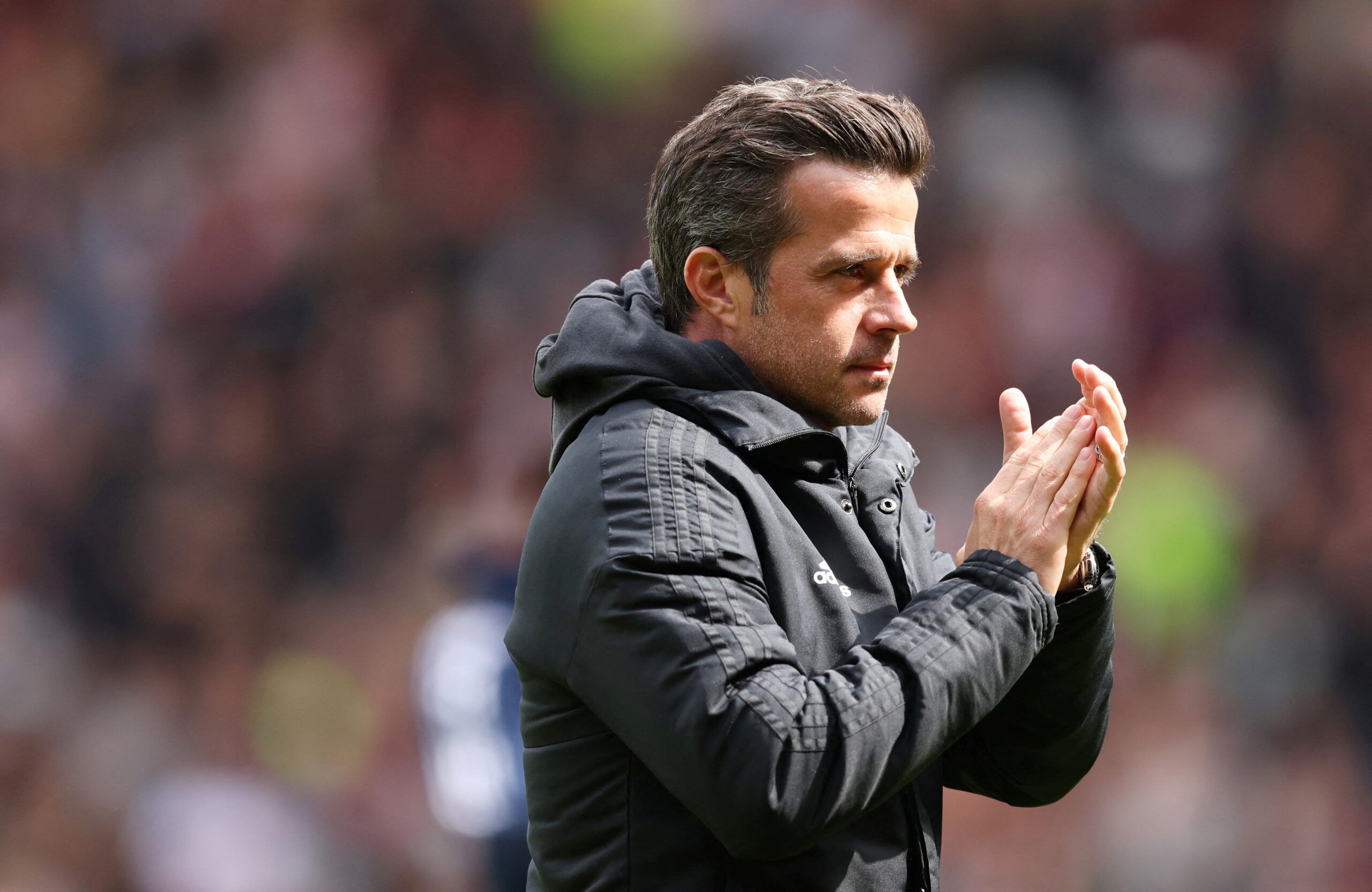 Soccer Football - Championship - Sheffield United v Fulham - Bramall Lane, Sheffield, Britain - May 7, 2022 Fulham's manager Marco Silva applauds fans after the match     Action Images/John Clifton  EDITORIAL USE ONLY. No use with unauthorized audio, video, data, fixture lists, club/league logos or 