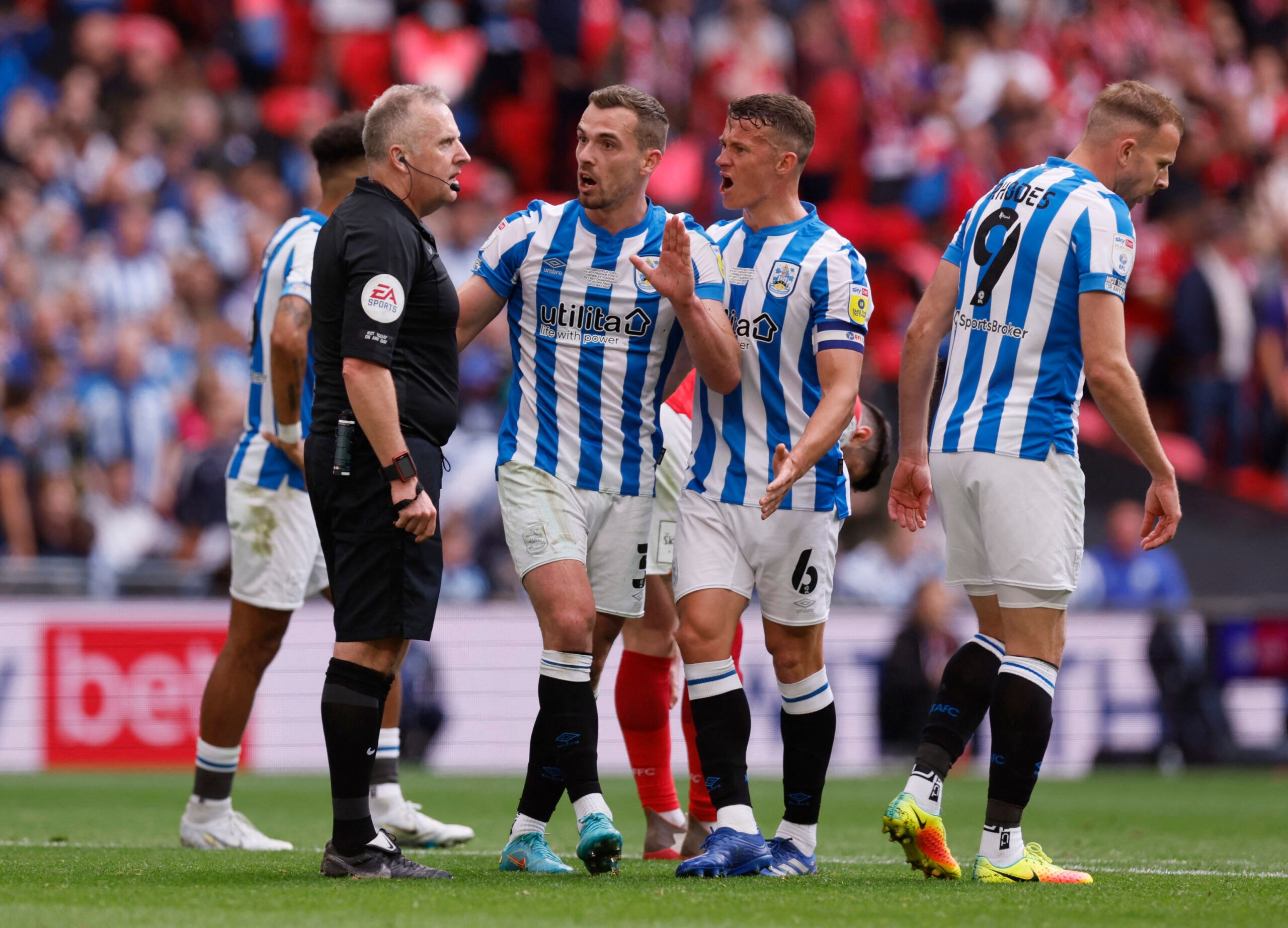 Soccer Football - Championship Play-Off Final - Huddersfield Town v Nottingham Forest - Wembley Stadium, London, Britain - May 29, 2022 Huddersfield Town's Harry Toffolo and Jonathan Hogg remonstrate with referee Jonathan Moss Action Images via Reuters/Andrew Couldridge