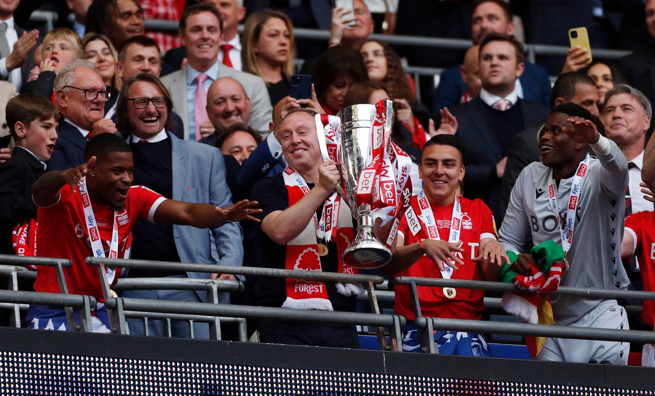 Soccer Football - Championship Play-Off Final - Huddersfield Town v Nottingham Forest - Wembley Stadium, London, Britain - May 29, 2022 Nottingham Forest manager Steve Cooper celebrates with the trophy after winning the Championship Play-Off Final Action Images via Reuters/Andrew Boyers