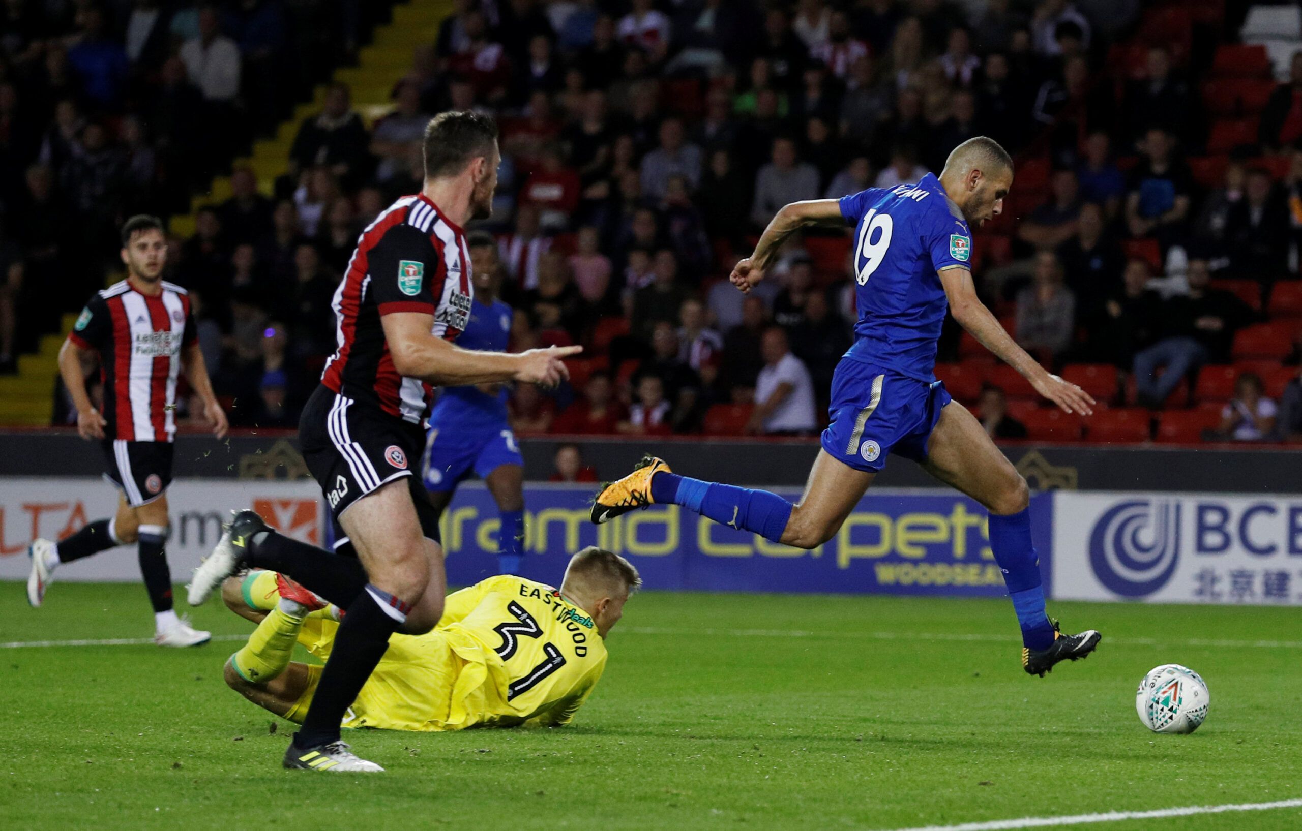 Soccer Football - Carabao Cup Second Round - Sheffield United vs Leicester City - Sheffield, Britain - August 22, 2017   Leicester City's Islam Slimani rounds Sheffield United's Jake Eastwood to scores their second goal    Action Images via Reuters/Lee Smith     EDITORIAL USE ONLY. No use with unauthorized audio, video, data, fixture lists, club/league logos or 