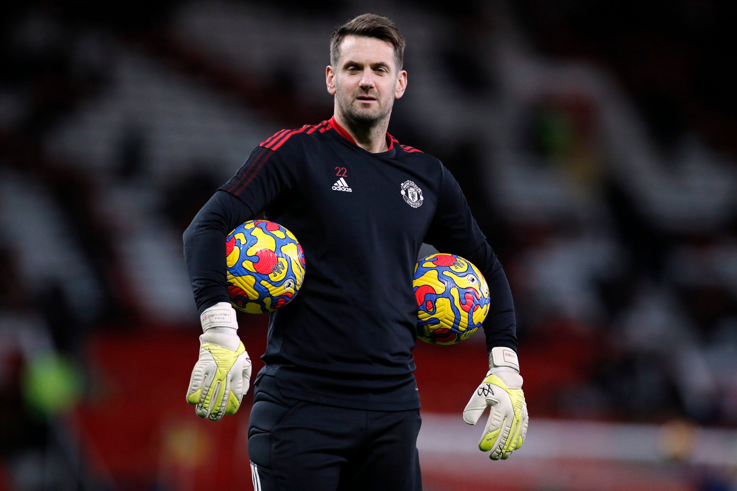 Soccer Football - Premier League - Manchester United v Burnley - Old Trafford, Manchester, Britain - December 30, 2021 Manchester United's Tom Heaton during the warm up before the match REUTERS/Phil Noble EDITORIAL USE ONLY. No use with unauthorized audio, video, data, fixture lists, club/league logos or 'live' services. Online in-match use limited to 75 images, no video emulation. No use in betting, games or single club /league/player publications.  Please contact your account representative fo