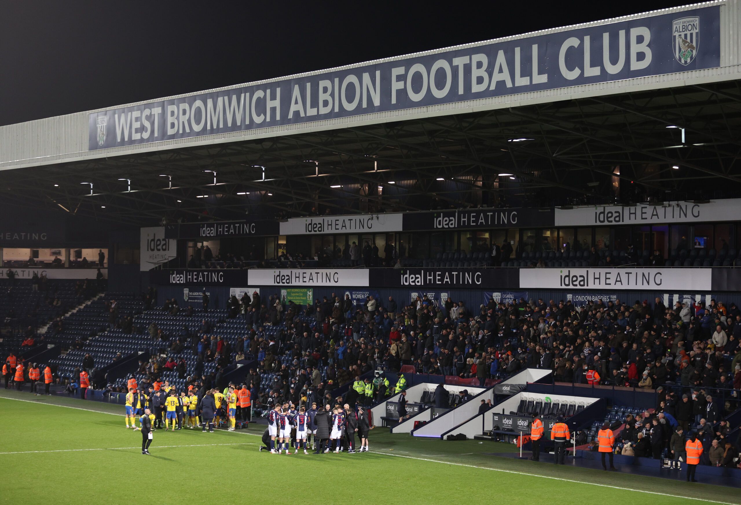Soccer Football - FA Cup Third Round - West Bromwich Albion v Brighton &amp; Hove Albion - The Hawthorns, West Bromwich, Britain - January 8, 2022 General view of players in huddles before the start of extra time Action Images via Reuters/Carl Recine