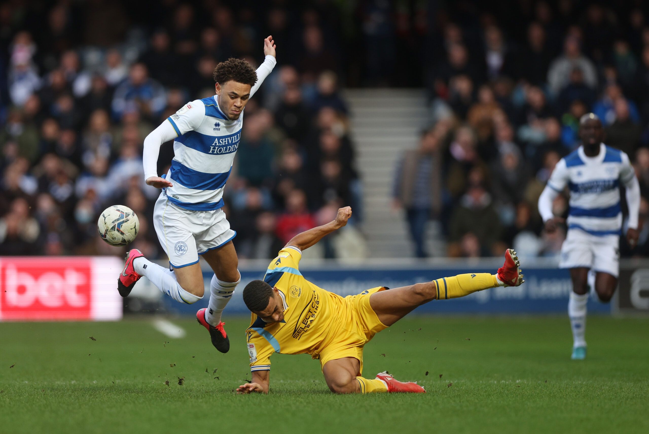 Soccer Football - Championship - Queens Park Rangers v Reading - Loftus Road, London, Britain - January 29, 2022 Queens Park Rangers' Luke Amos in action with Reading's Andy Rinomhota Action Images/Matthew Childs EDITORIAL USE ONLY. No use with unauthorized audio, video, data, fixture lists, club/league logos or 'live' services. Online in-match use limited to 75 images, no video emulation. No use in betting, games or single club /league/player publications.  Please contact your account represent