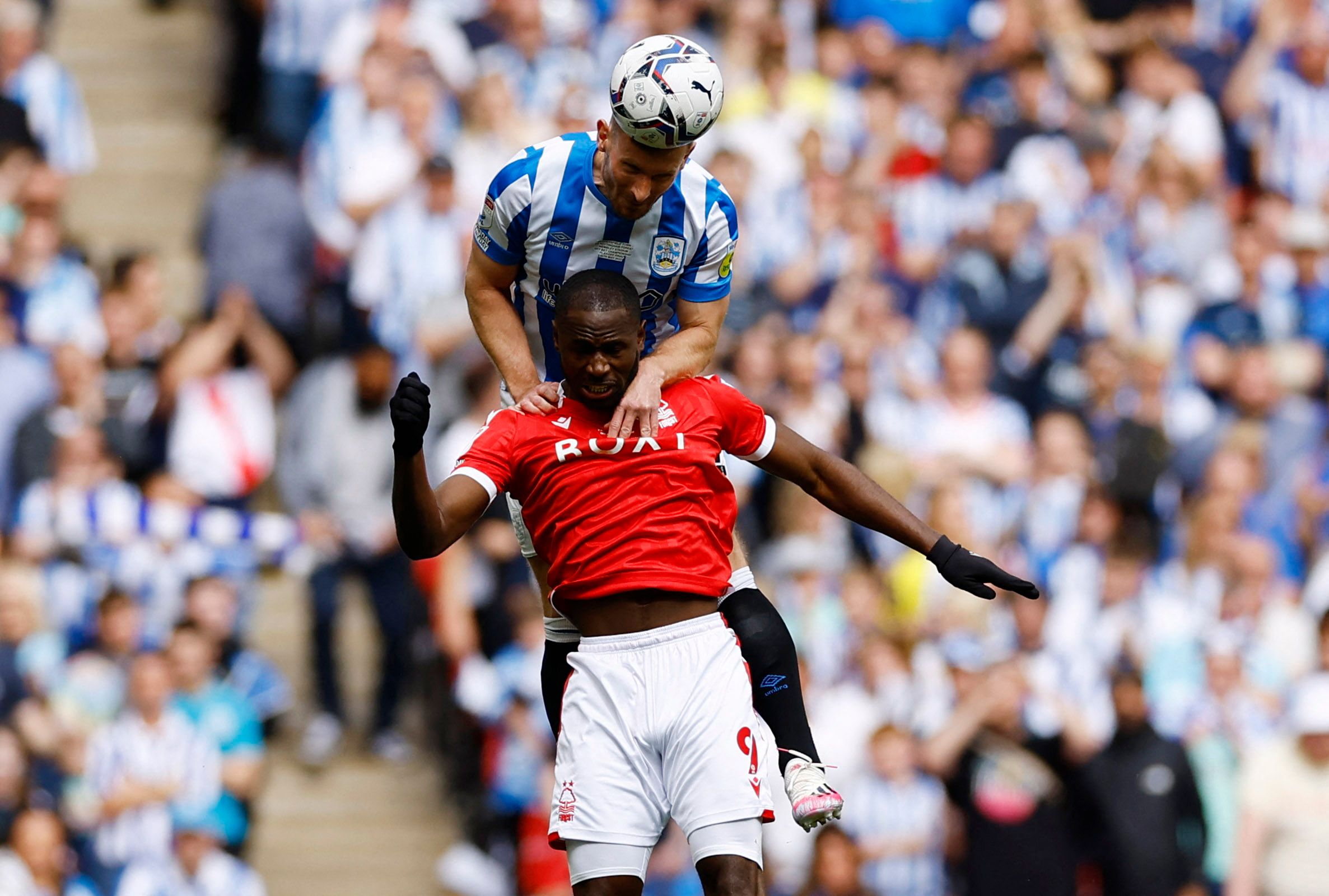 Soccer Football - Championship Play-Off Final - Huddersfield Town v Nottingham Forest - Wembley Stadium, London, Britain - May 29, 2022 Huddersfield Town's Tom Lees in action with Nottingham Forest's Keinan Davis Action Images via Reuters/Andrew Boyers