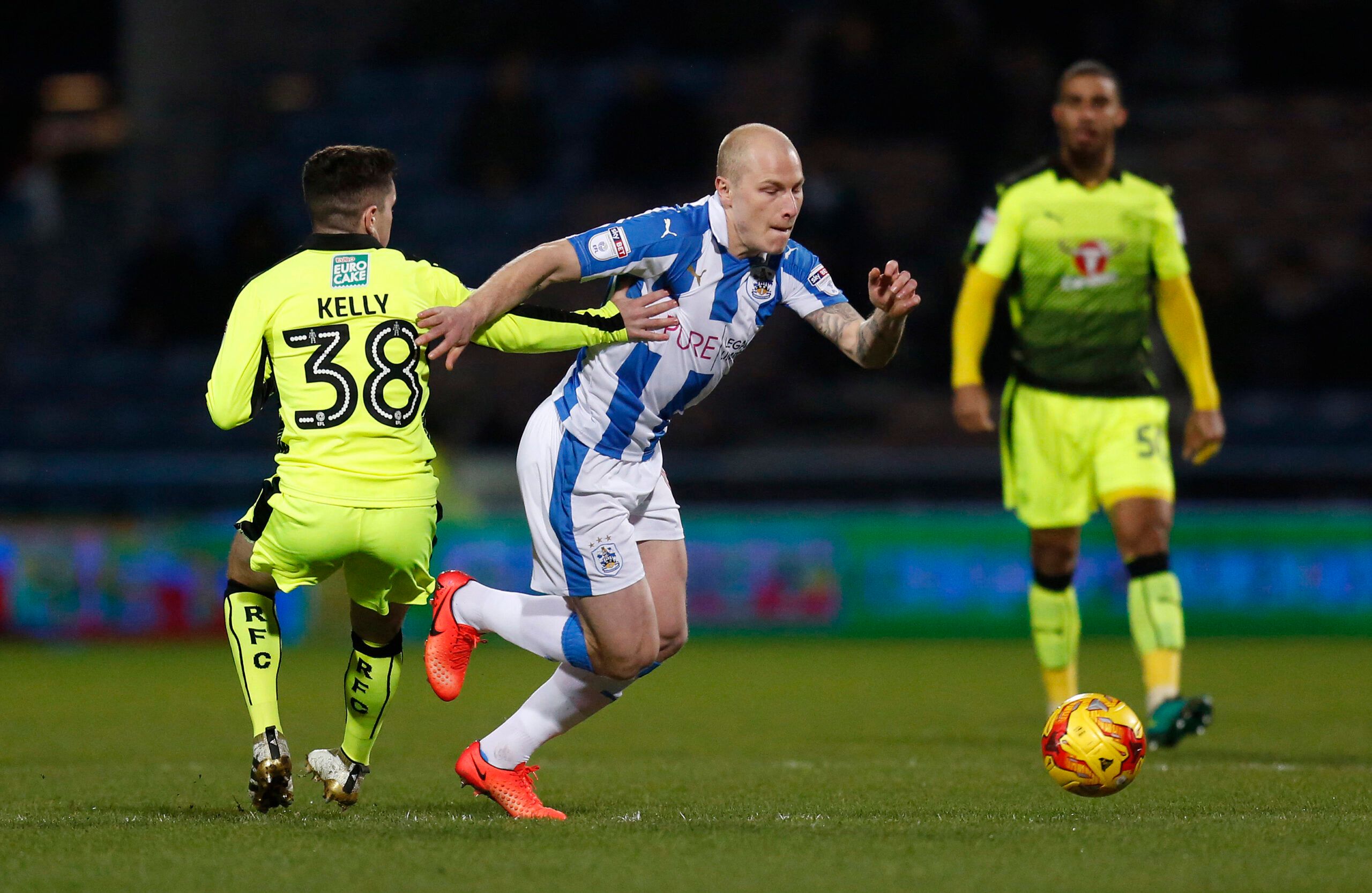 Britain Football Soccer - Huddersfield Town v Reading - Sky Bet Championship - The John Smith's Stadium - 21/2/17 Aaron Mooy of Huddersfield Town in action Mandatory Credit: Action Images / Ed Sykes Livepic EDITORIAL USE ONLY. No use with unauthorized audio, video, data, fixture lists, club/league logos or 