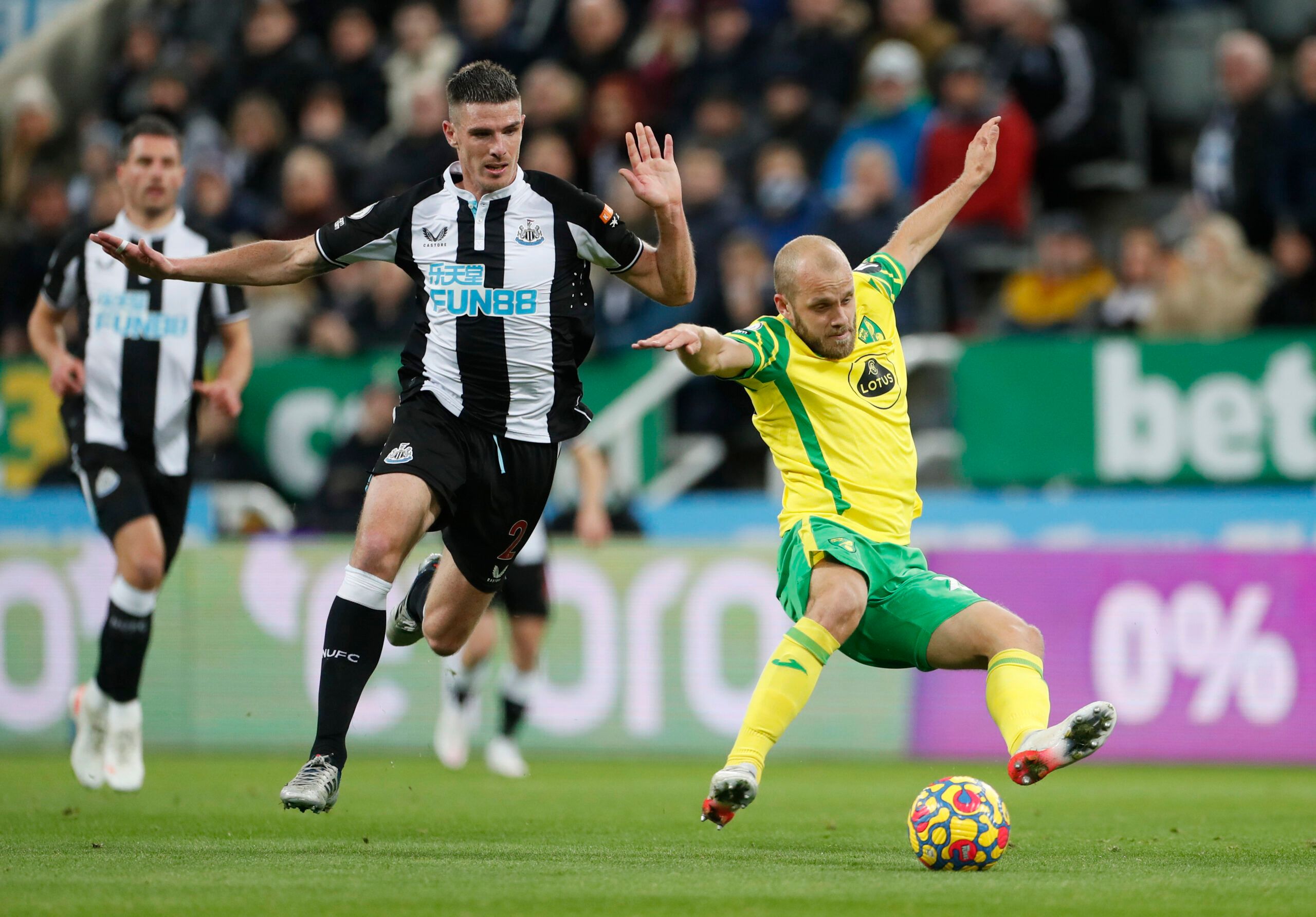 Soccer Football - Premier League - Newcastle United v Norwich City - St James' Park, Newcastle, Britain - November 30, 2021 Newcastle United's Ciaran Clark  fouls Norwich City's Teemu Pukki  and is later sent off Action Images via Reuters/Lee Smith EDITORIAL USE ONLY. No use with unauthorized audio, video, data, fixture lists, club/league logos or 'live' services. Online in-match use limited to 75 images, no video emulation. No use in betting, games or single club /league/player publications.  P