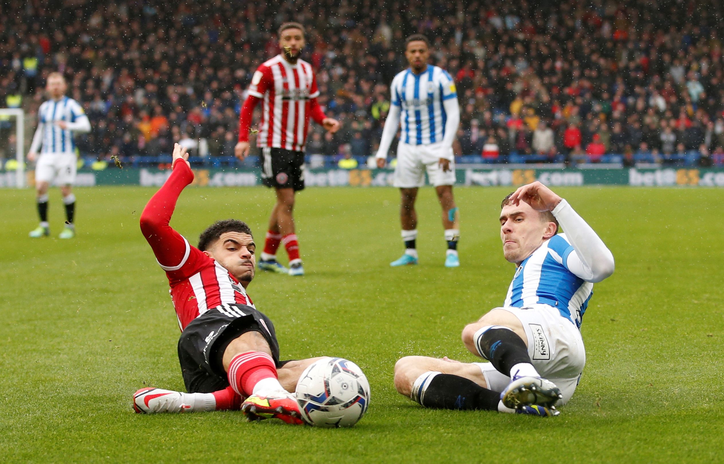 Soccer Football - Championship - Huddersfield Town v Sheffield United - John Smith's Stadium, Huddersfield, Britain - February 12, 2022 Sheffield United's Morgan Gibbs-White in action with Huddersfield Town's Josh Ruffels  Action Images/Ed Sykes  EDITORIAL USE ONLY. No use with unauthorized audio, video, data, fixture lists, club/league logos or 