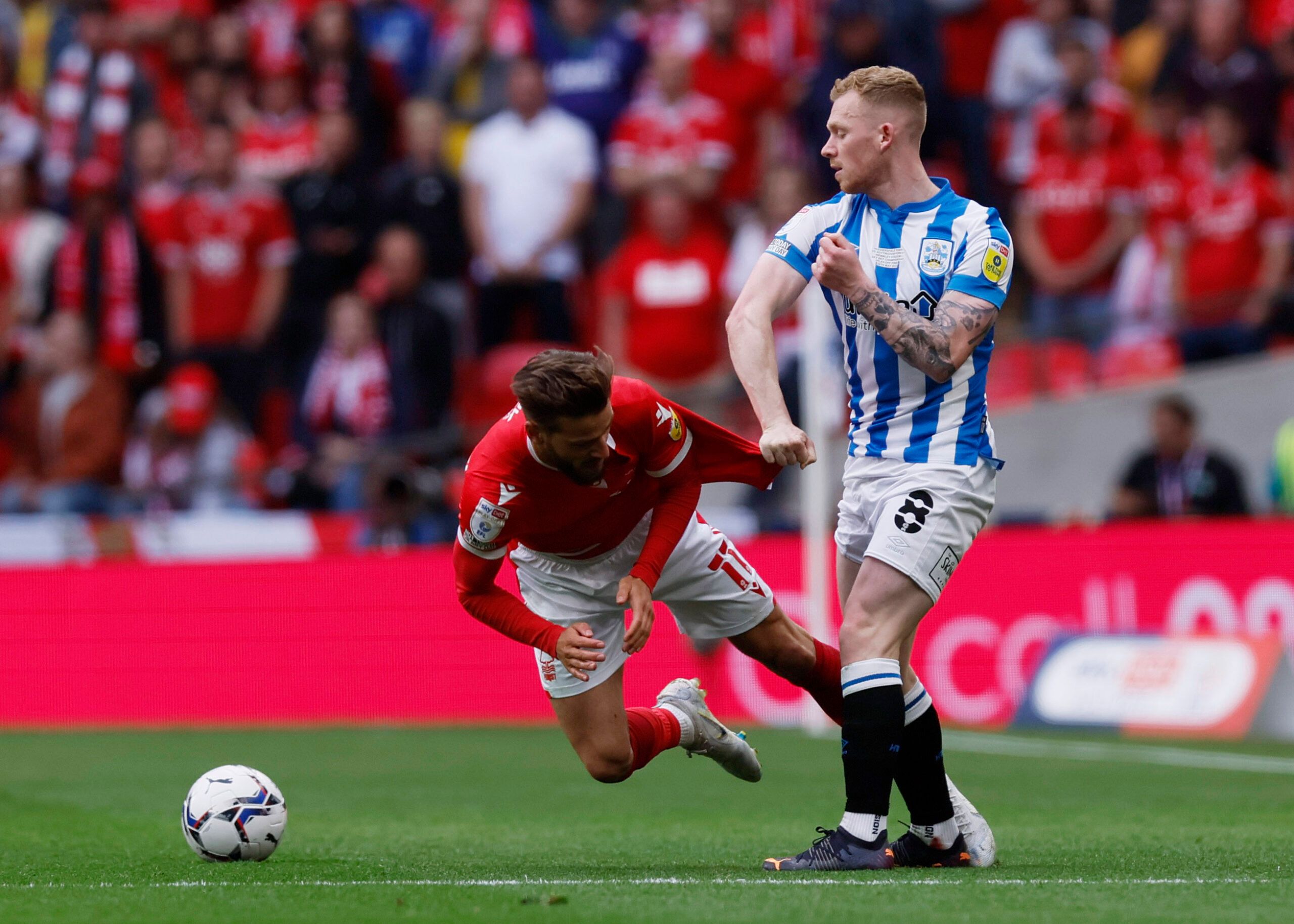 Soccer Football - Championship Play-Off Final - Huddersfield Town v Nottingham Forest - Wembley Stadium, London, Britain - May 29, 2022 Nottingham Forest's Philip Zinckernagel in action with Huddersfield Town's Lewis O'Brien Action Images via Reuters/Andrew Couldridge