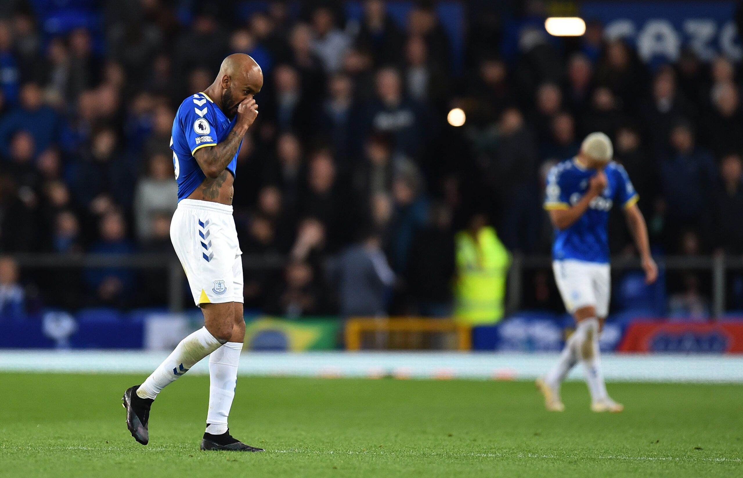 Soccer Football - Premier League - Everton v Leicester City - Goodison Park, Liverpool, Britain - April 20, 2022  Everton's Fabian Delph looks dejected as he walks off the pitch at the end of the first half REUTERS/Peter Powell EDITORIAL USE ONLY. No use with unauthorized audio, video, data, fixture lists, club/league logos or 'live' services. Online in-match use limited to 75 images, no video emulation. No use in betting, games or single club /league/player publications.  Please contact your ac