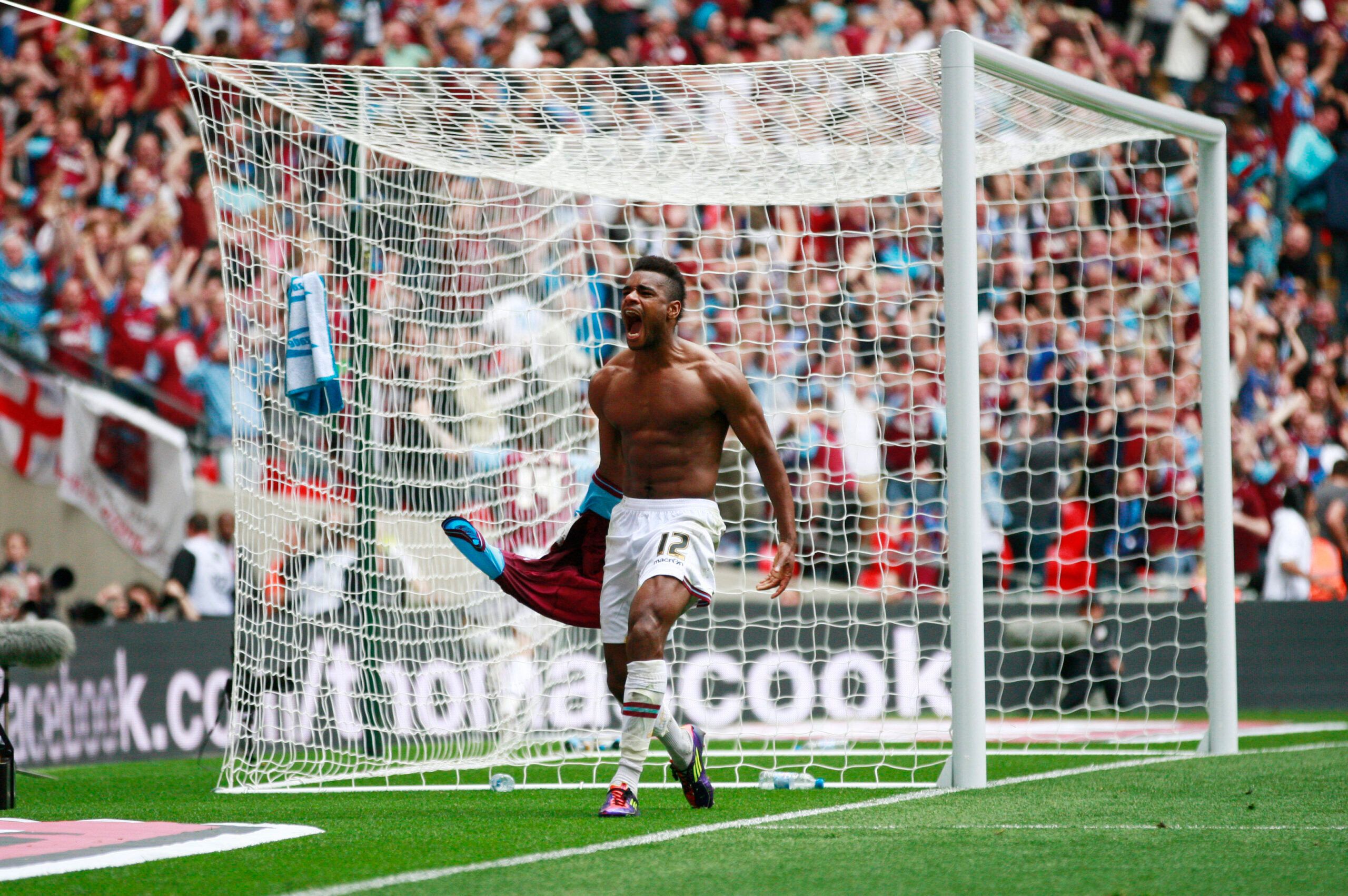 Football - Blackpool v West Ham United npower Football League Championship Play-Off Final  - Wembley Stadium - 19/5/12 
Ricardo Vaz Te celebrates scoring the second goal for West Ham 
Mandatory Credit: Action Images / Lee Mills 
Livepic 
EDITORIAL USE ONLY. No use with unauthorized audio, video, data, fixture lists, club/league logos or live services. Online in-match use limited to 45 images, no video emulation. No use in betting, games or single club/league/player publications.  Please contact 