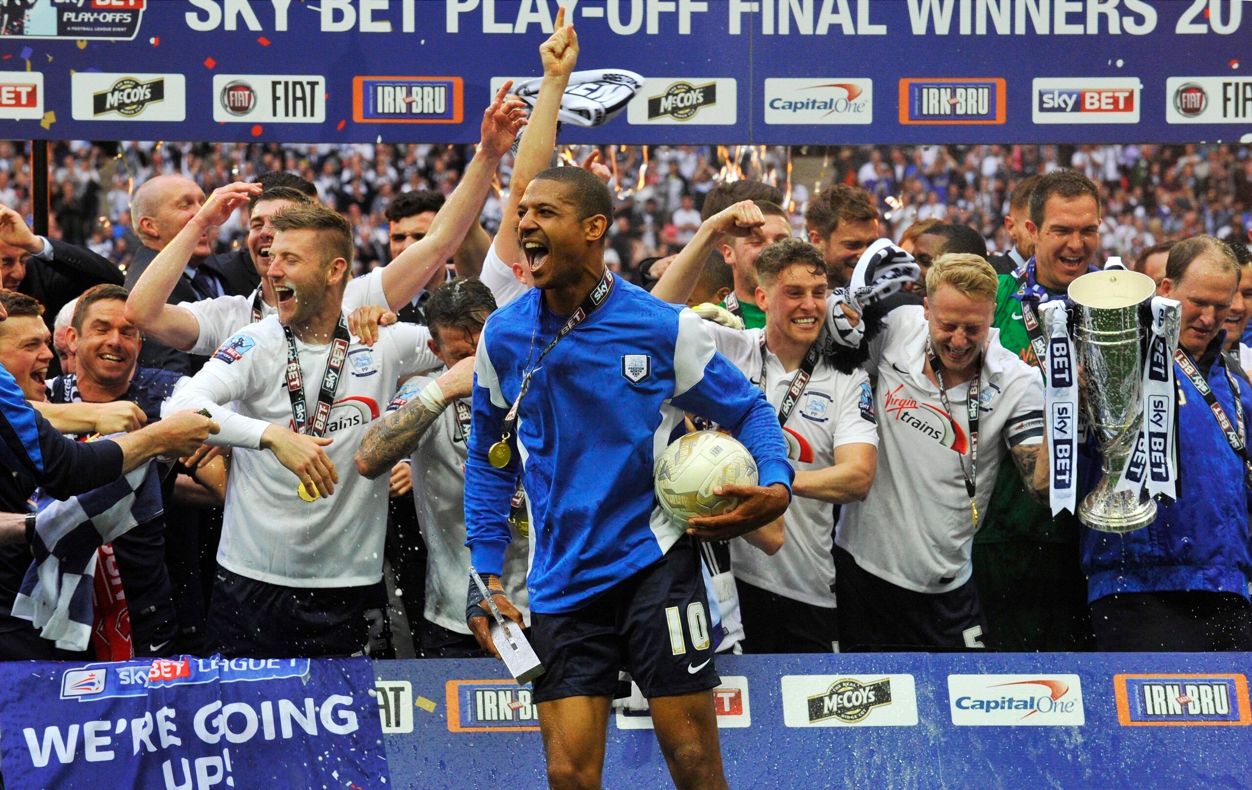 Football - Preston North End v Swindon Town - Sky Bet Football League One Play-Off Final - Wembley Stadium - 24/5/15 
Preston North End celebrate winning the final and promotion 
Mandatory Credit: Action Images / Rebecca Naden 
Livepic 
EDITORIAL USE ONLY. No use with unauthorized audio, video, data, fixture lists, club/league logos or 