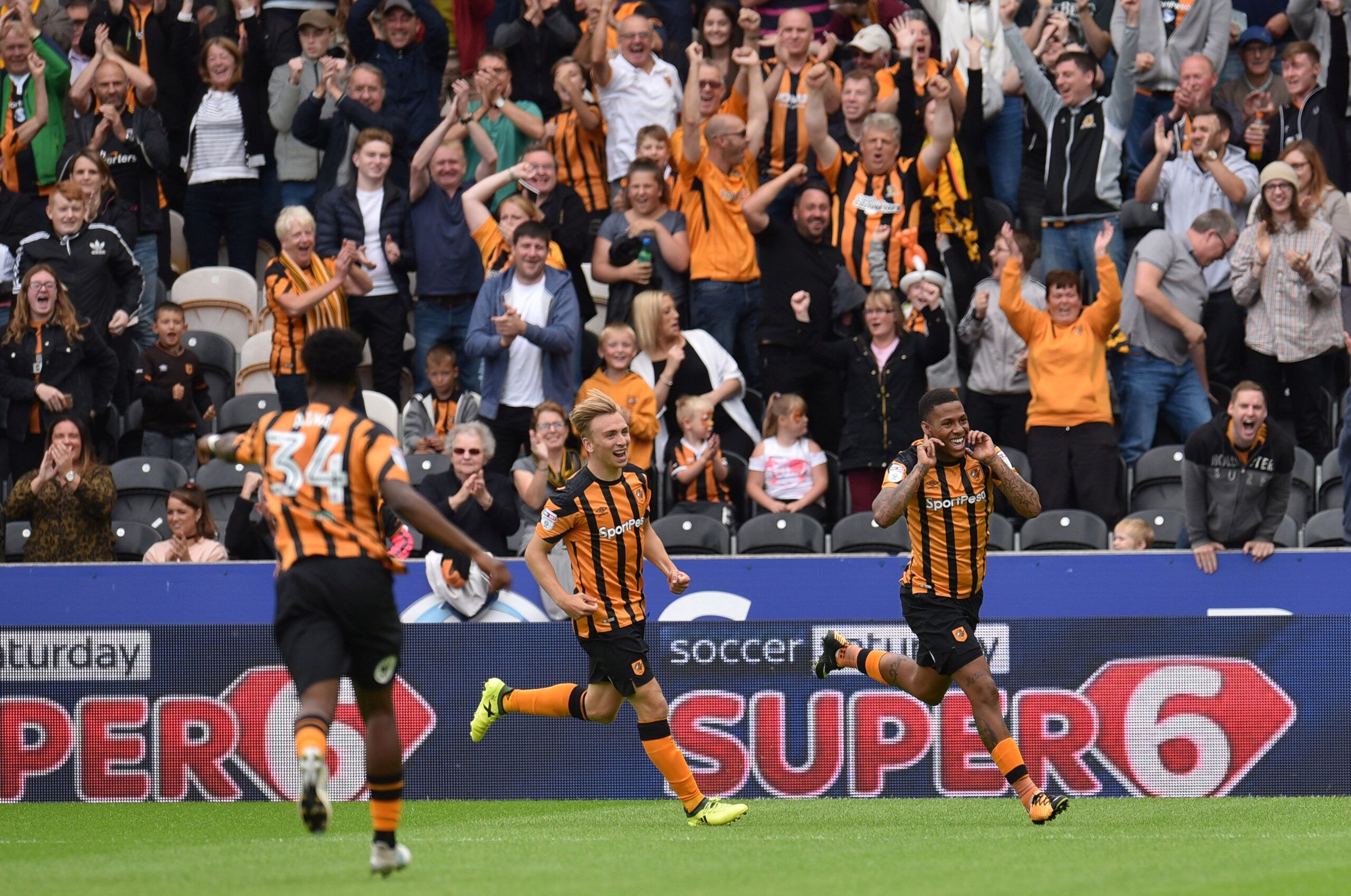 Soccer Football - Championship - Hull City vs Burton Albion - Hull, Britain - August 12, 2017   Hull City's Abel Hernandez celebrates scoring their first goal   Action Images/Paul Burrows  EDITORIAL USE ONLY. No use with unauthorized audio, video, data, fixture lists, club/league logos or 