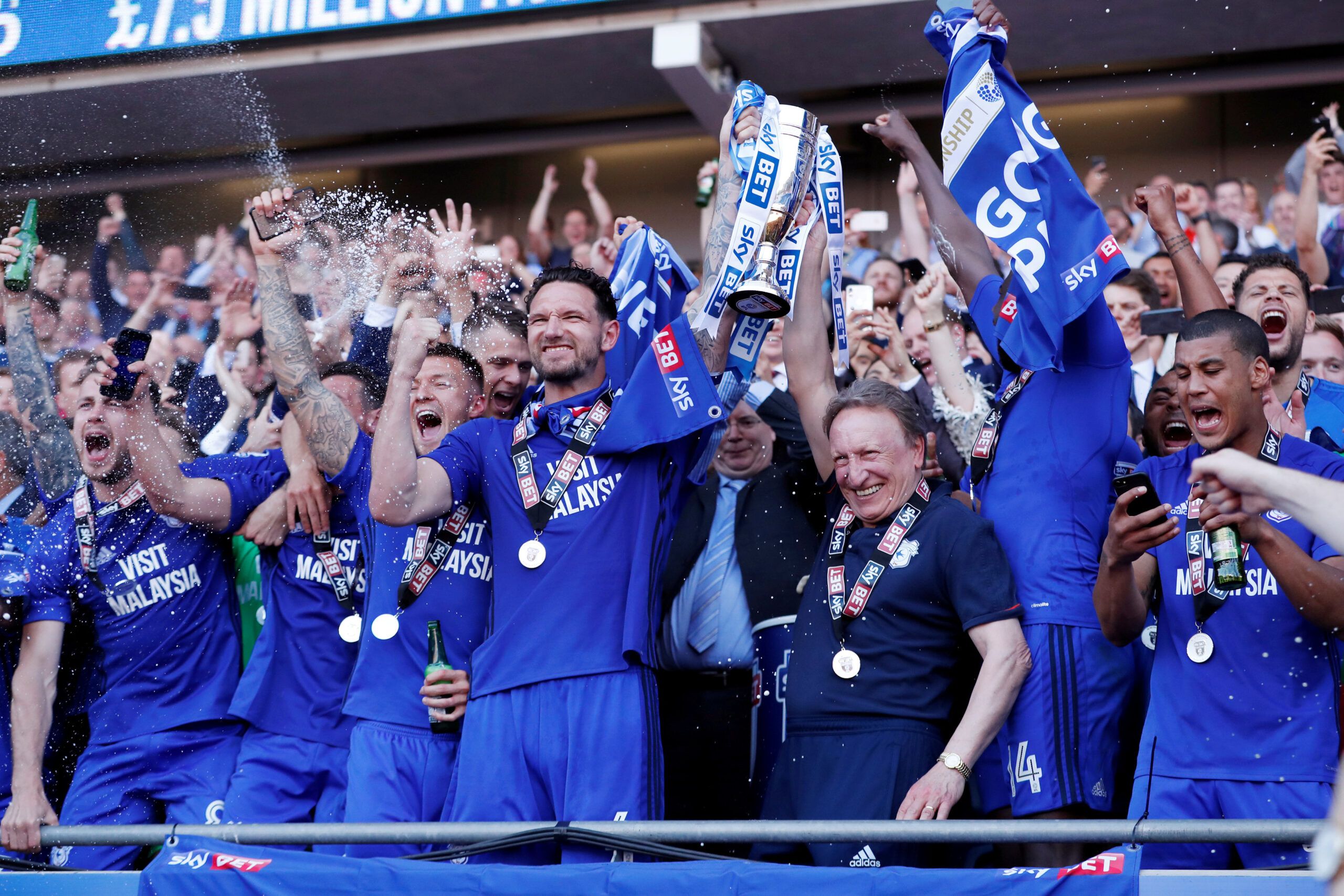 Soccer Football - Championship - Cardiff City vs Reading - Cardiff City Stadium, Cardiff, Britain - May 6, 2018   Cardiff City manager Neil Warnock, Gary Madine and team mates lift the trophy as they celebrate promotion to the premier league   Action Images via Reuters/Andrew Boyers    EDITORIAL USE ONLY. No use with unauthorized audio, video, data, fixture lists, club/league logos or 