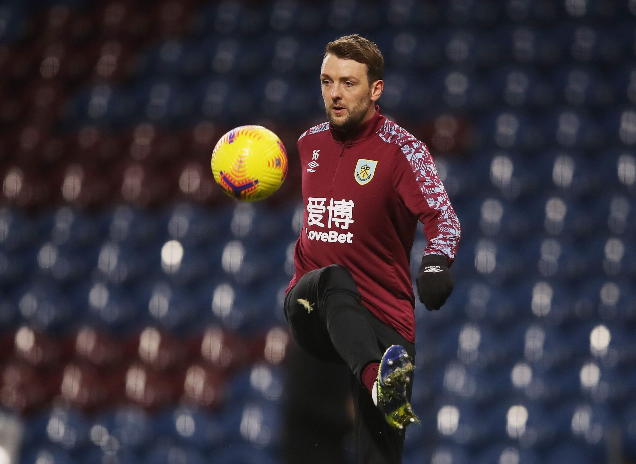 Soccer Football - Premier League - Burnley v Aston Villa - Turf Moor, Burnley, Britain - January 27, 2021 Burnley's Dale Stephens during the warm up before the match Pool via REUTERS/Molly Darlington EDITORIAL USE ONLY. No use with unauthorized audio, video, data, fixture lists, club/league logos or 'live' services. Online in-match use limited to 75 images, no video emulation. No use in betting, games or single club /league/player publications.  Please contact your account representative for fur