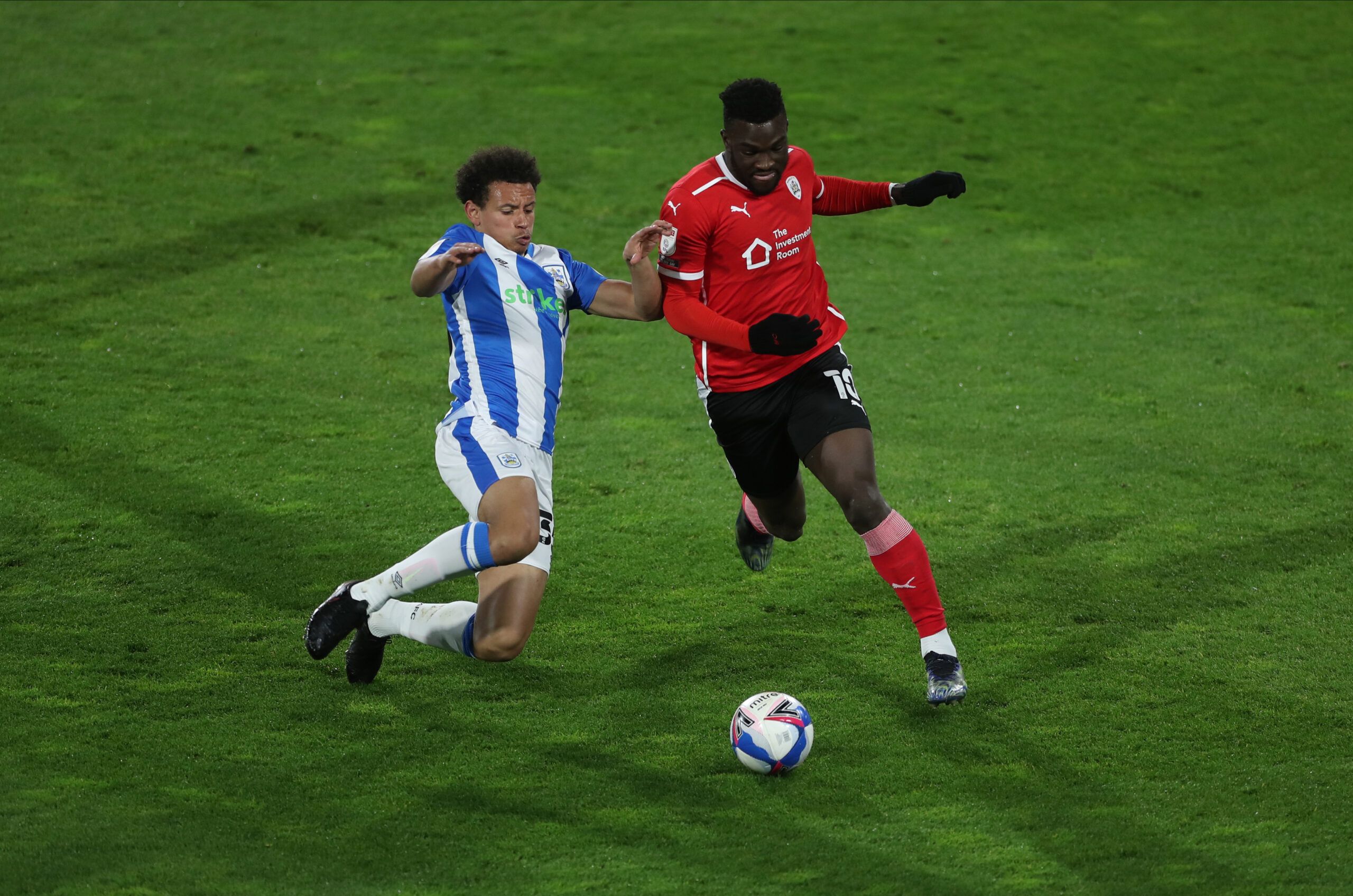 Soccer Football - Championship - Huddersfield Town v Barnsley - John Smith's Stadium, Huddersfield, Britain - April 21, 2021 Barnsley's Daryl Dike in action with Huddersfield Town's Rarmani Edmonds-Green Action Images/Lee Smith EDITORIAL USE ONLY. No use with unauthorized audio, video, data, fixture lists, club/league logos or 'live' services. Online in-match use limited to 75 images, no video emulation. No use in betting, games or single club /league/player publications.  Please contact your ac
