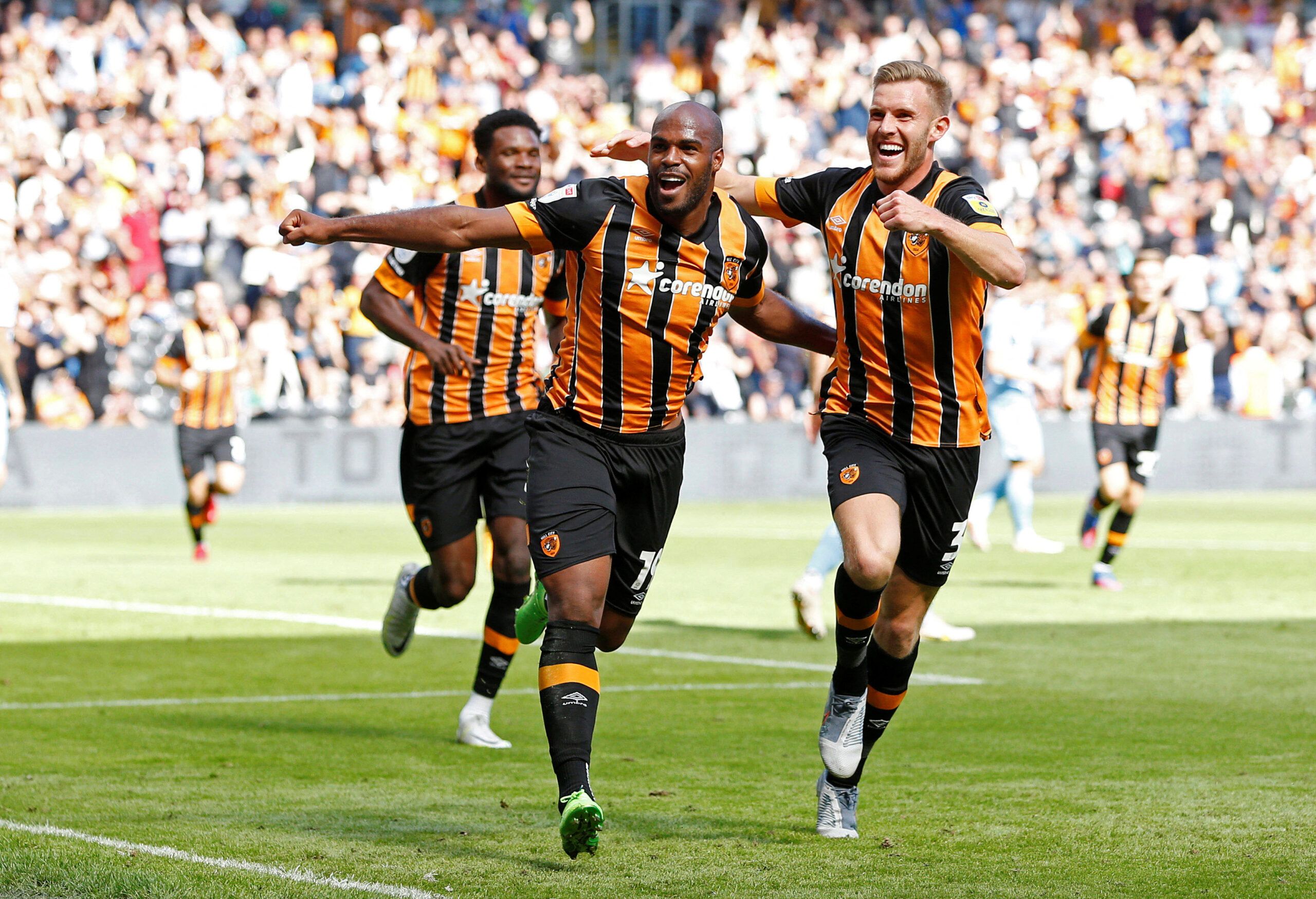 Soccer Football - Championship - Hull City v Coventry City - MKM Stadium, Hull, Britain - August 27, 2022 Hull City's Oscar Estupinan celebrates scoring their first goal with teammates Action Images/Ed Sykes EDITORIAL USE ONLY. No use with unauthorized audio, video, data, fixture lists, club/league logos or 