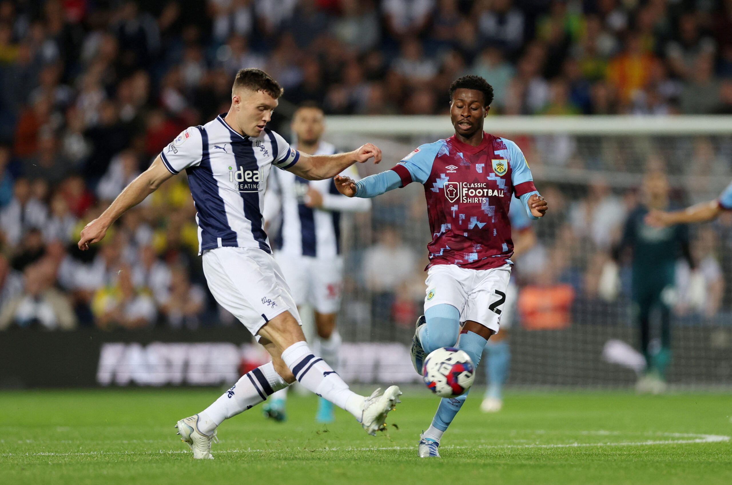 Soccer Football - Championship - West Bromwich Albion v Burnley - The Hawthorns, West Bromwich, Britain - September 2, 2022 West Bromwich Albion's Dara O'Shea in action with Burnley's Nathan Tella   Action Images/Matthew Childs  EDITORIAL USE ONLY. No use with unauthorized audio, video, data, fixture lists, club/league logos or 